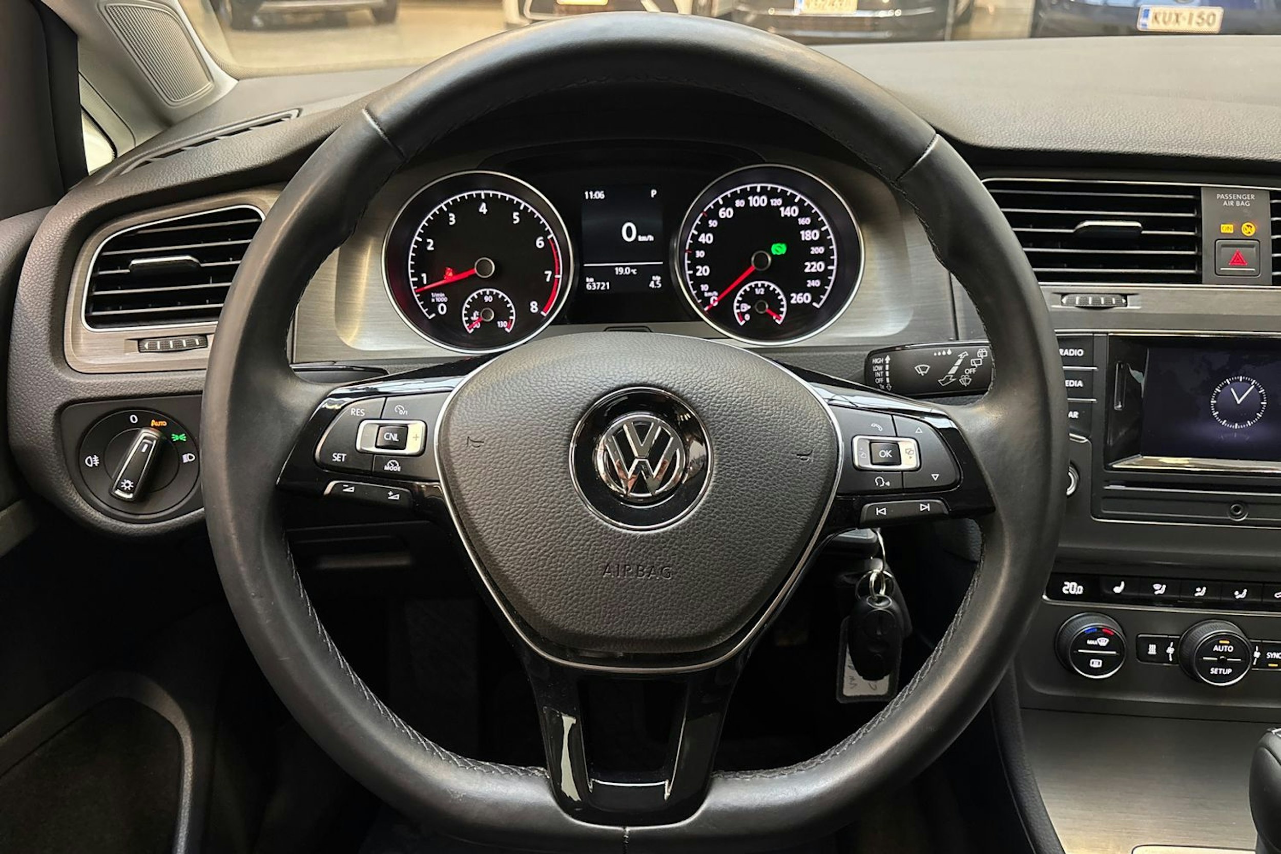 sininen Volkswagen Golf 2014 kuva 17.