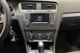 sininen Volkswagen Golf 2014 kuva 19.