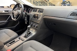 sininen Volkswagen Golf 2014 kuva 22.