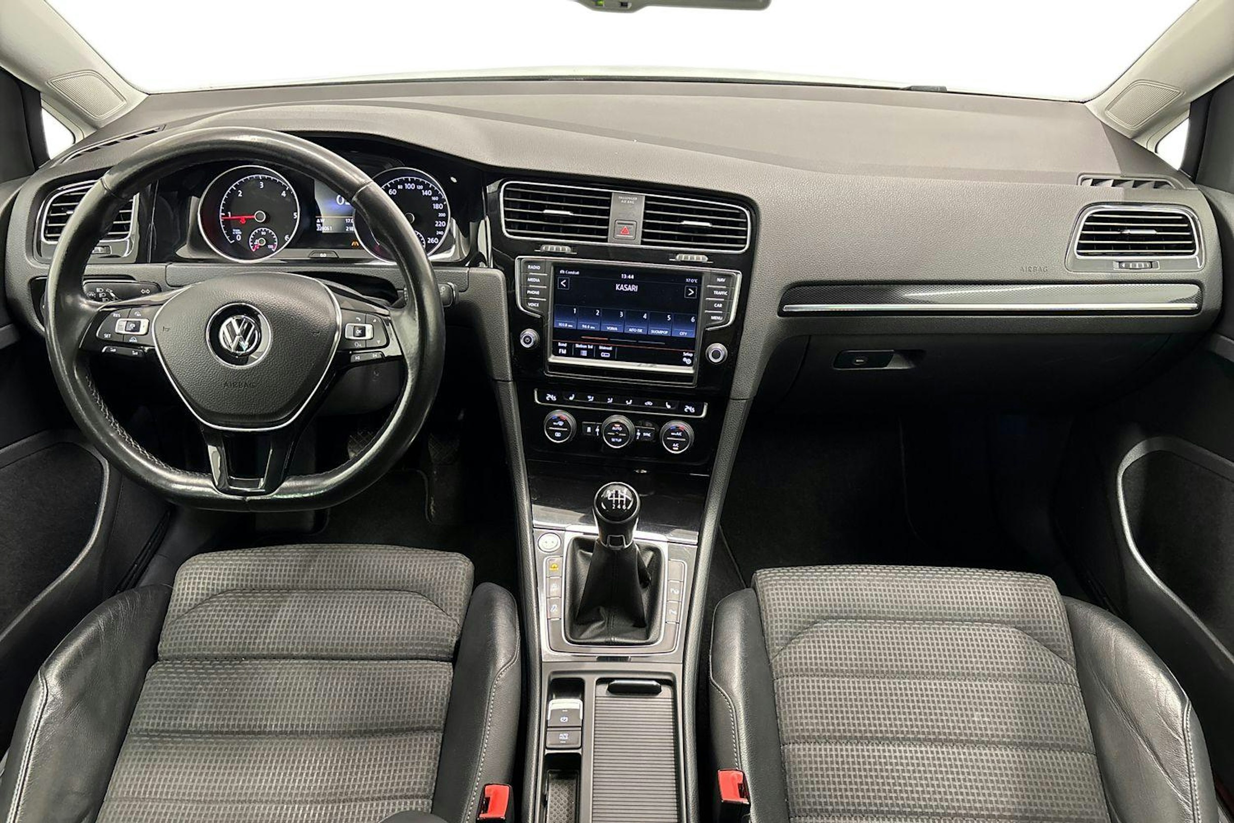 valkoinen Volkswagen Golf 2014 kuva 9.