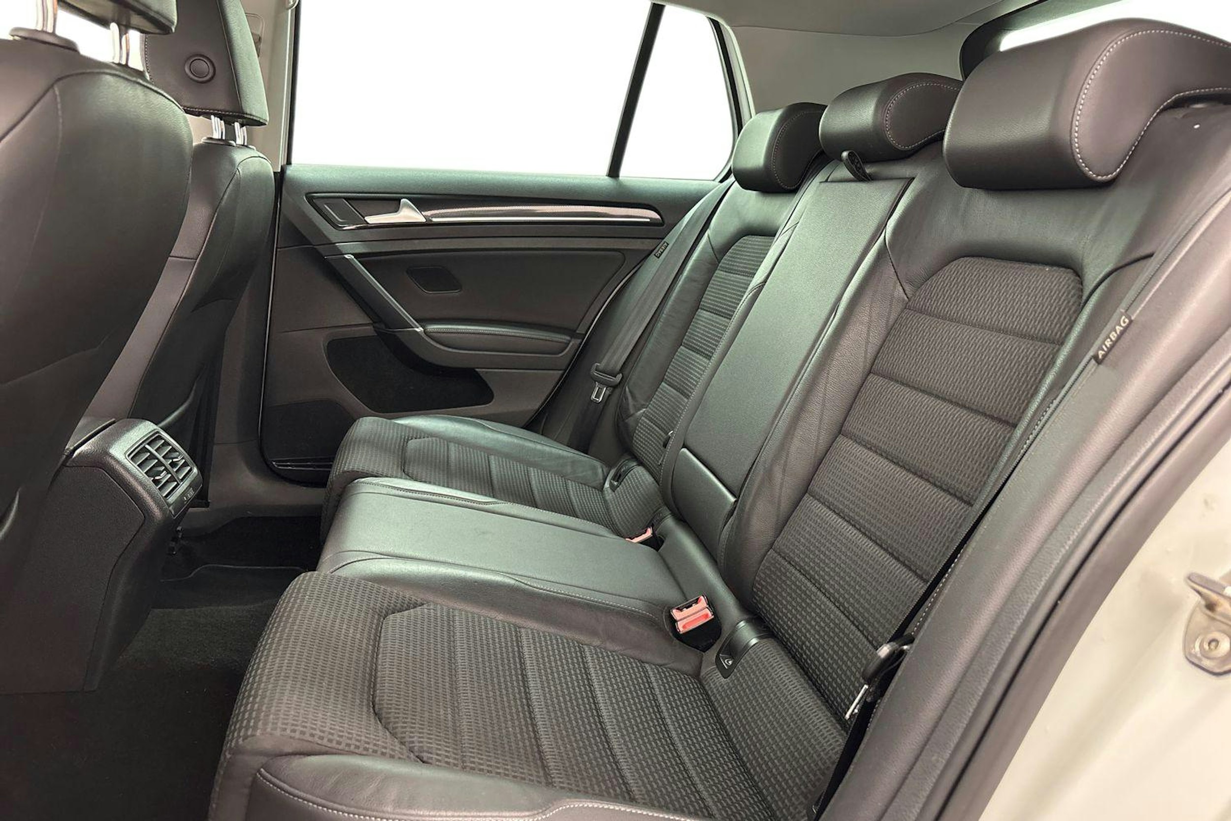 valkoinen Volkswagen Golf 2014 kuva 10.