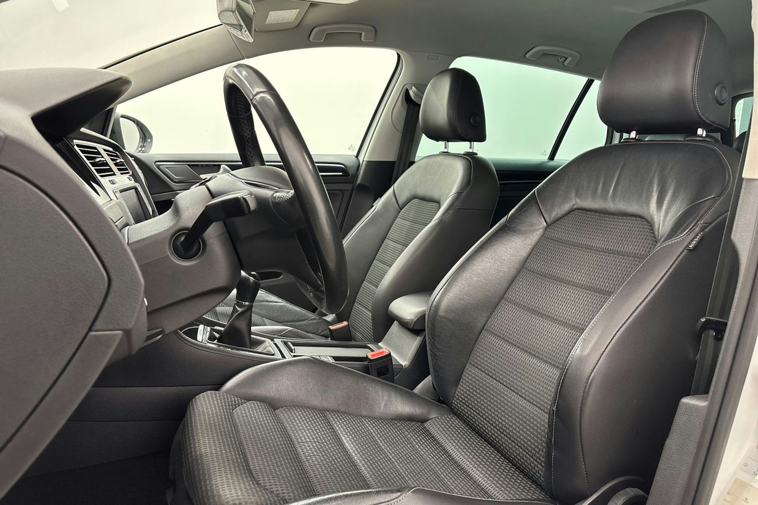 valkoinen Volkswagen Golf 2014 kuva 14.