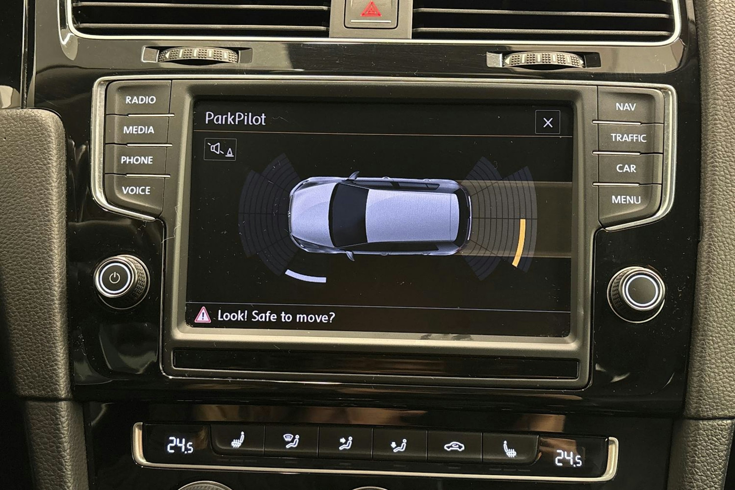 valkoinen Volkswagen Golf 2014 kuva 23.