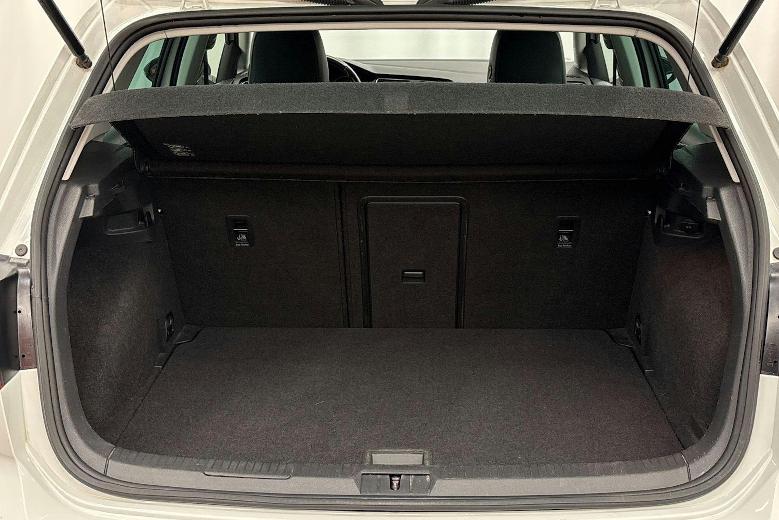 valkoinen Volkswagen Golf 2014 kuva 25.