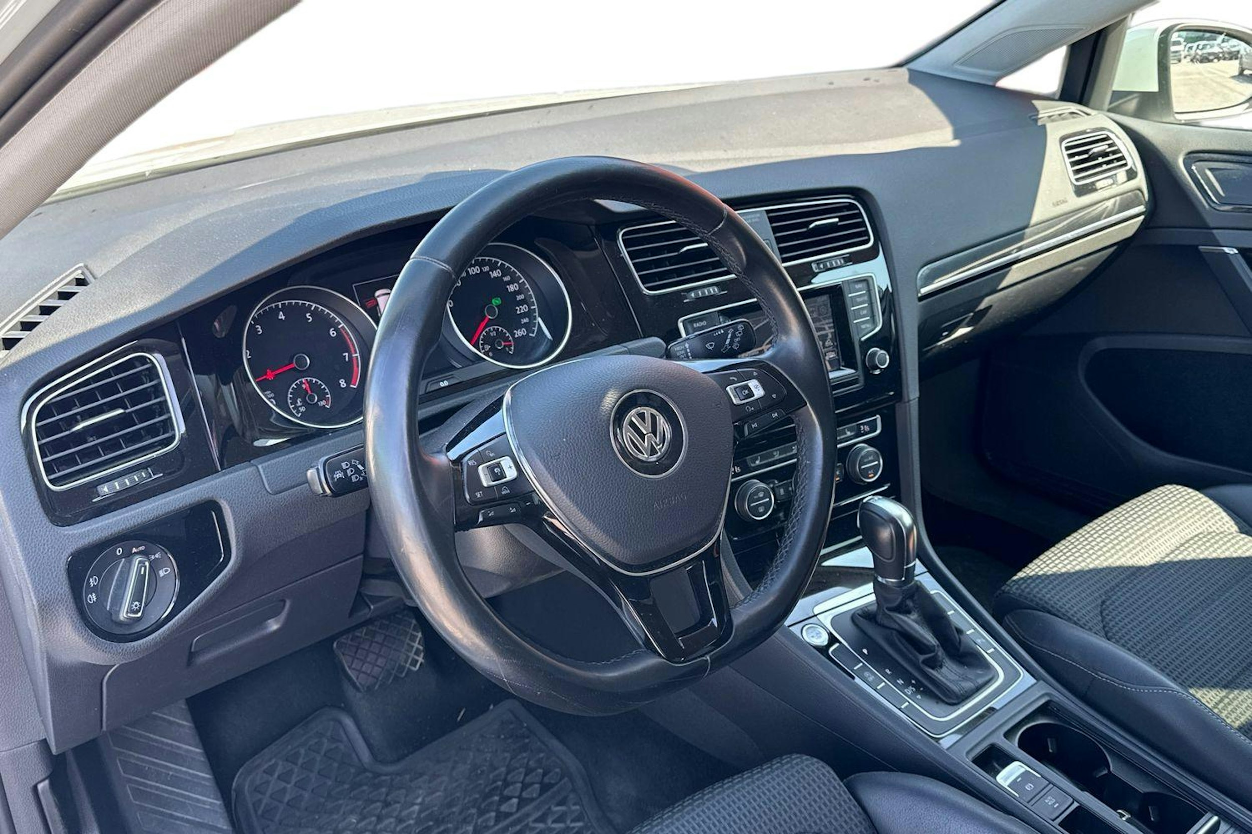 valkoinen Volkswagen Golf 2014 kuva 3.