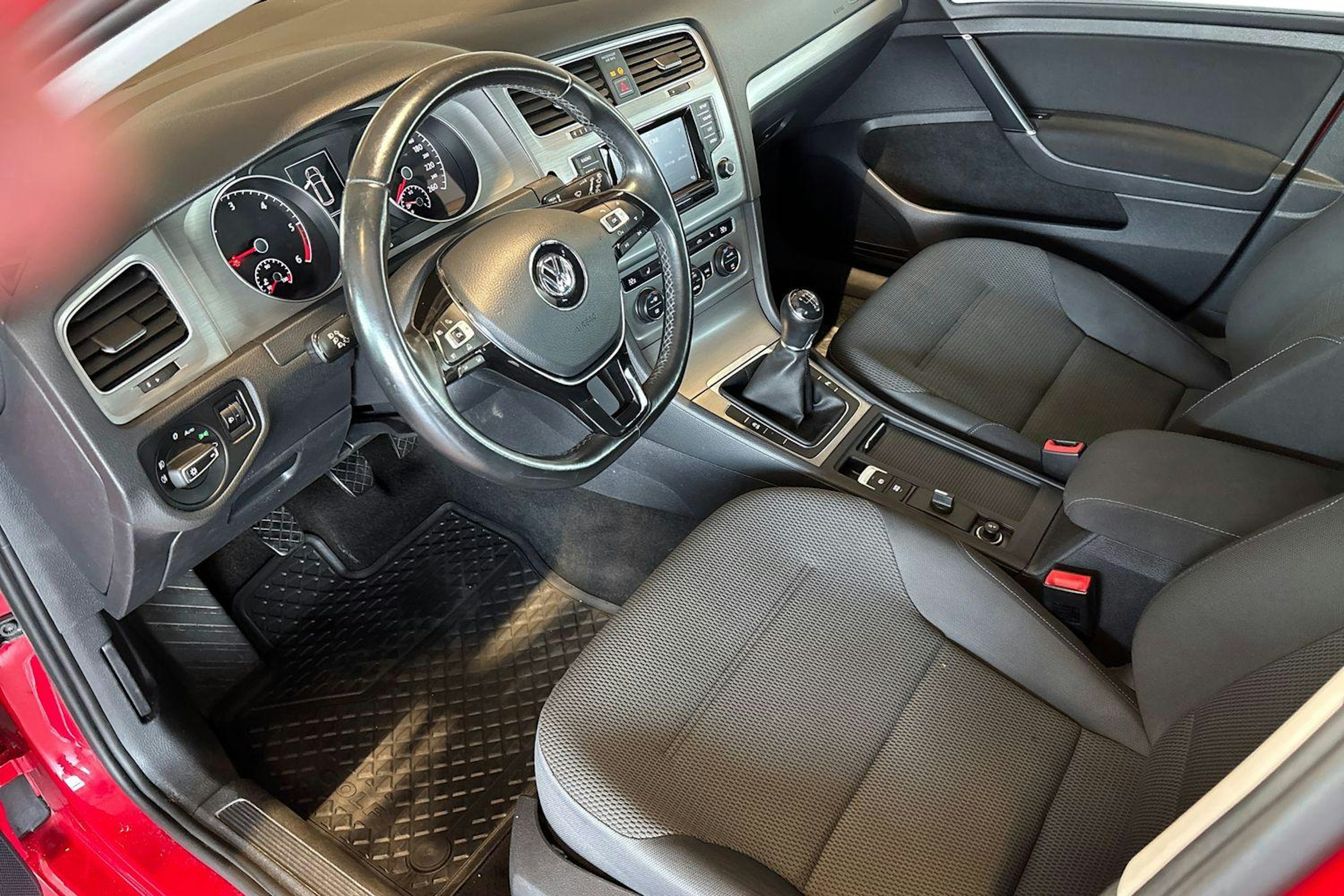 Punainen Volkswagen GOLF 2014 kuva 7.