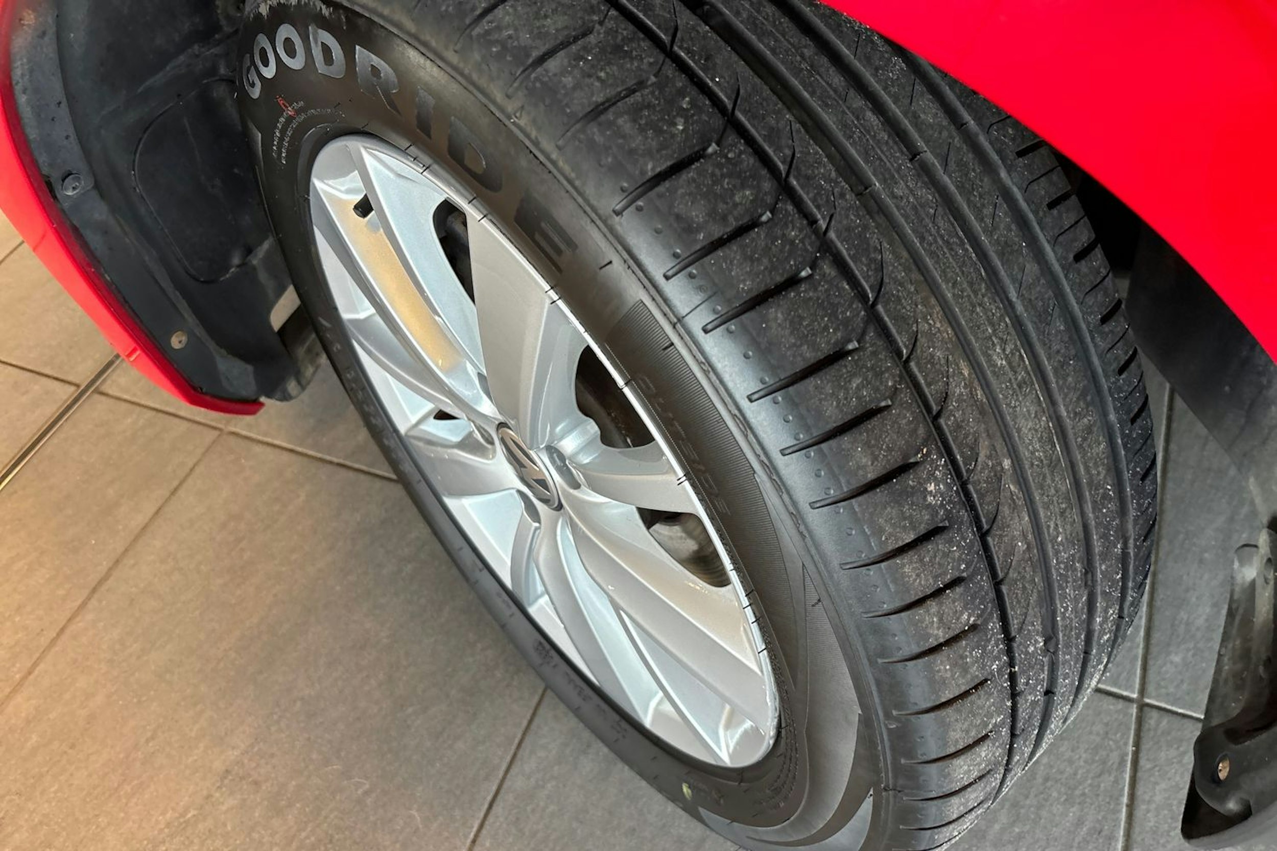 Punainen Volkswagen GOLF 2014 kuva 13.