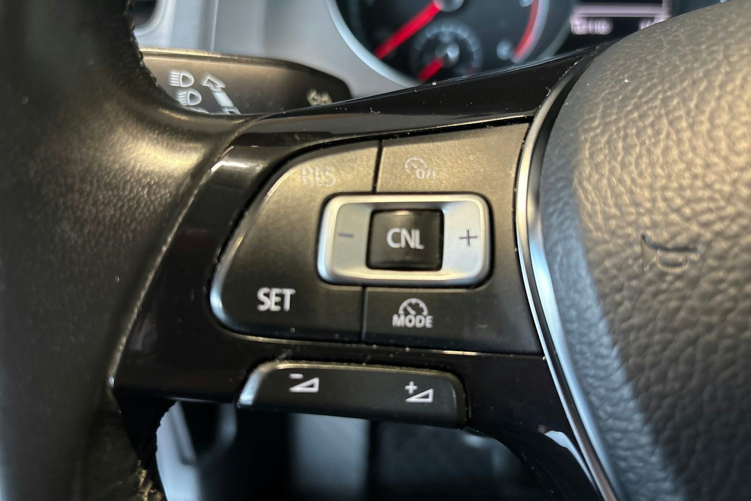 Punainen Volkswagen GOLF 2014 kuva 16.