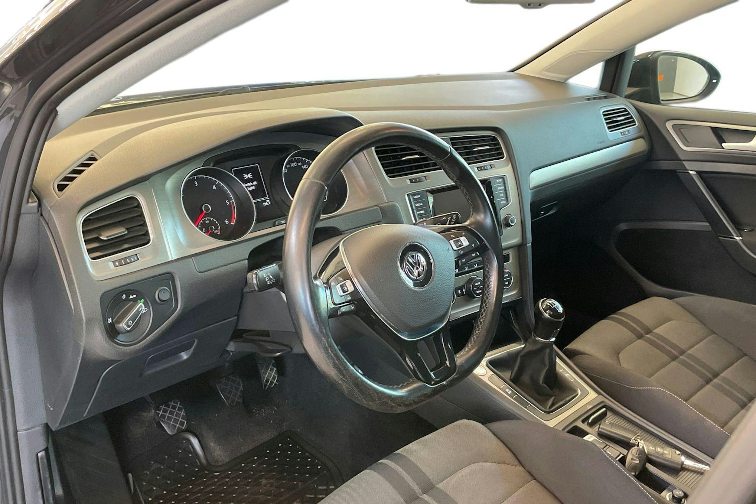 harmaa Volkswagen Golf 2014 kuva 6.