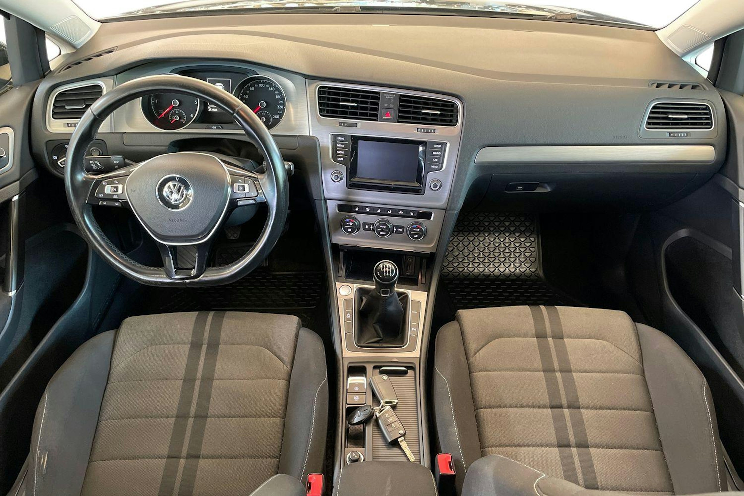 harmaa Volkswagen Golf 2014 kuva 7.