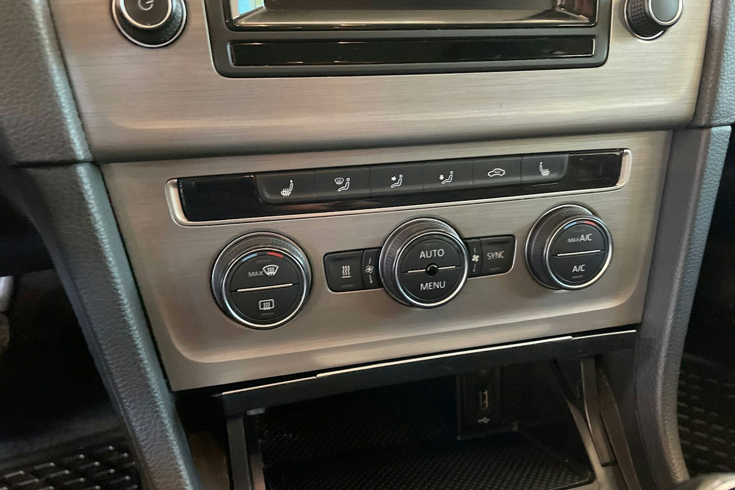harmaa Volkswagen Golf 2014 kuva 13.