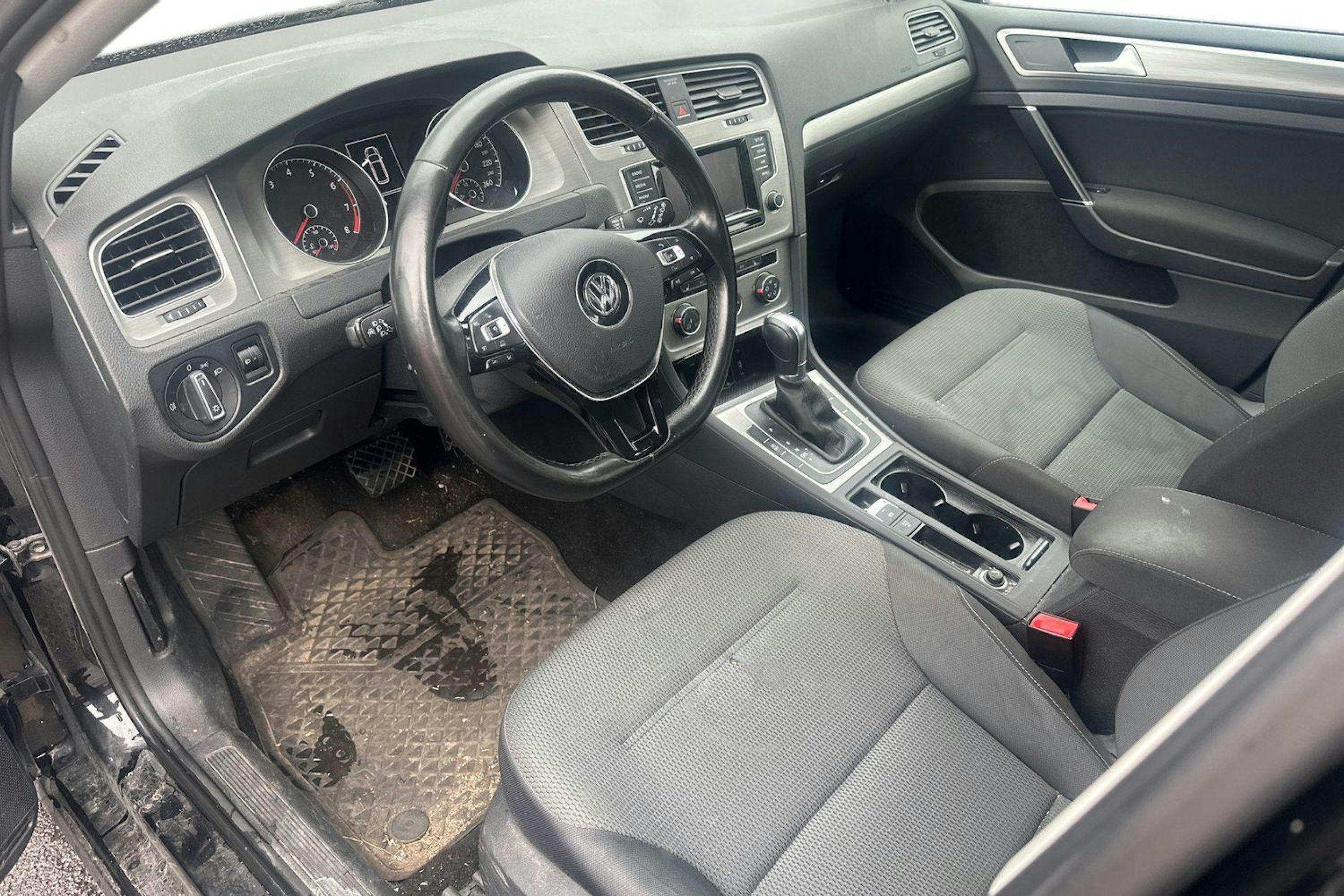 musta Volkswagen Golf 2014 kuva 3.
