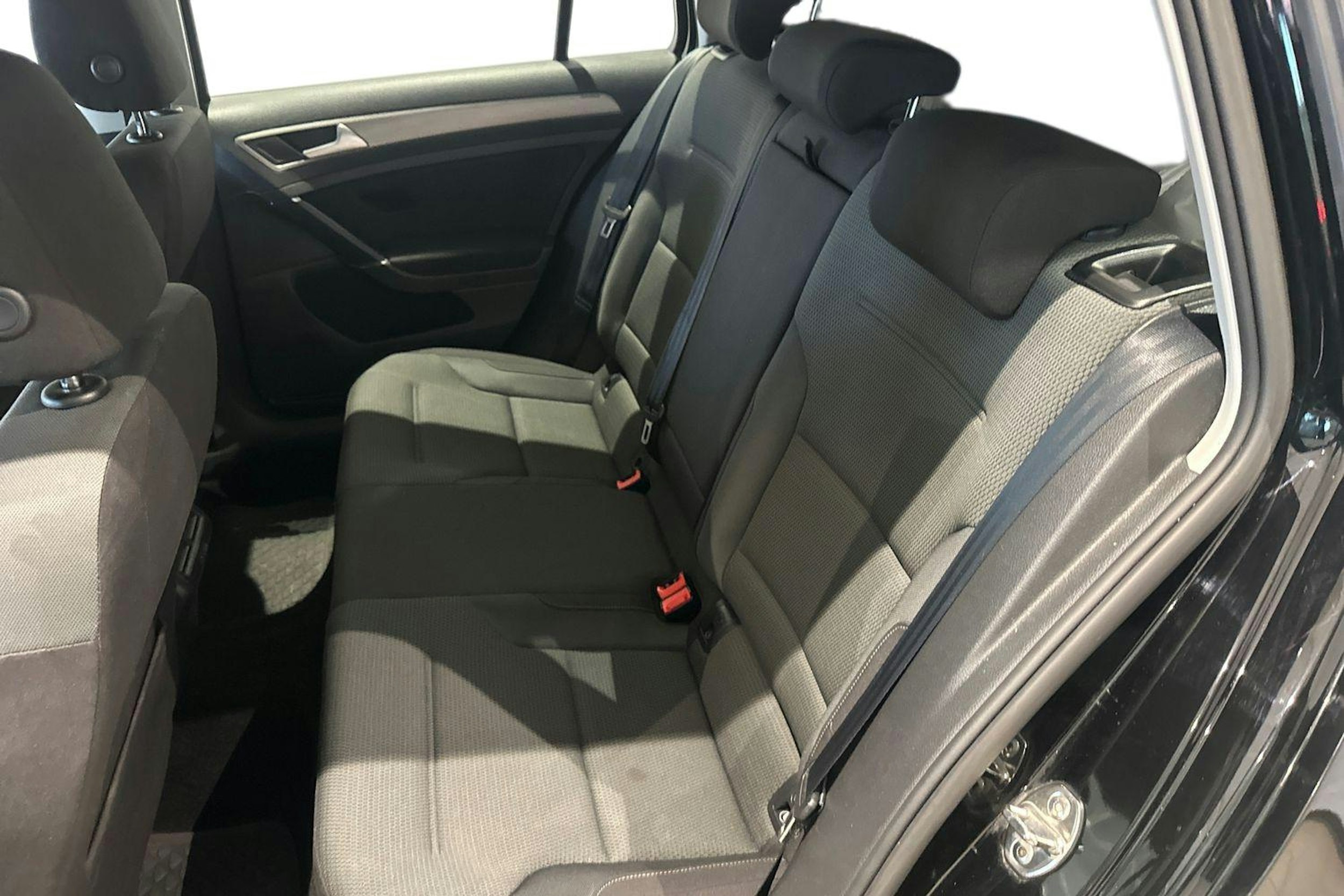 musta Volkswagen Golf 2014 kuva 8.