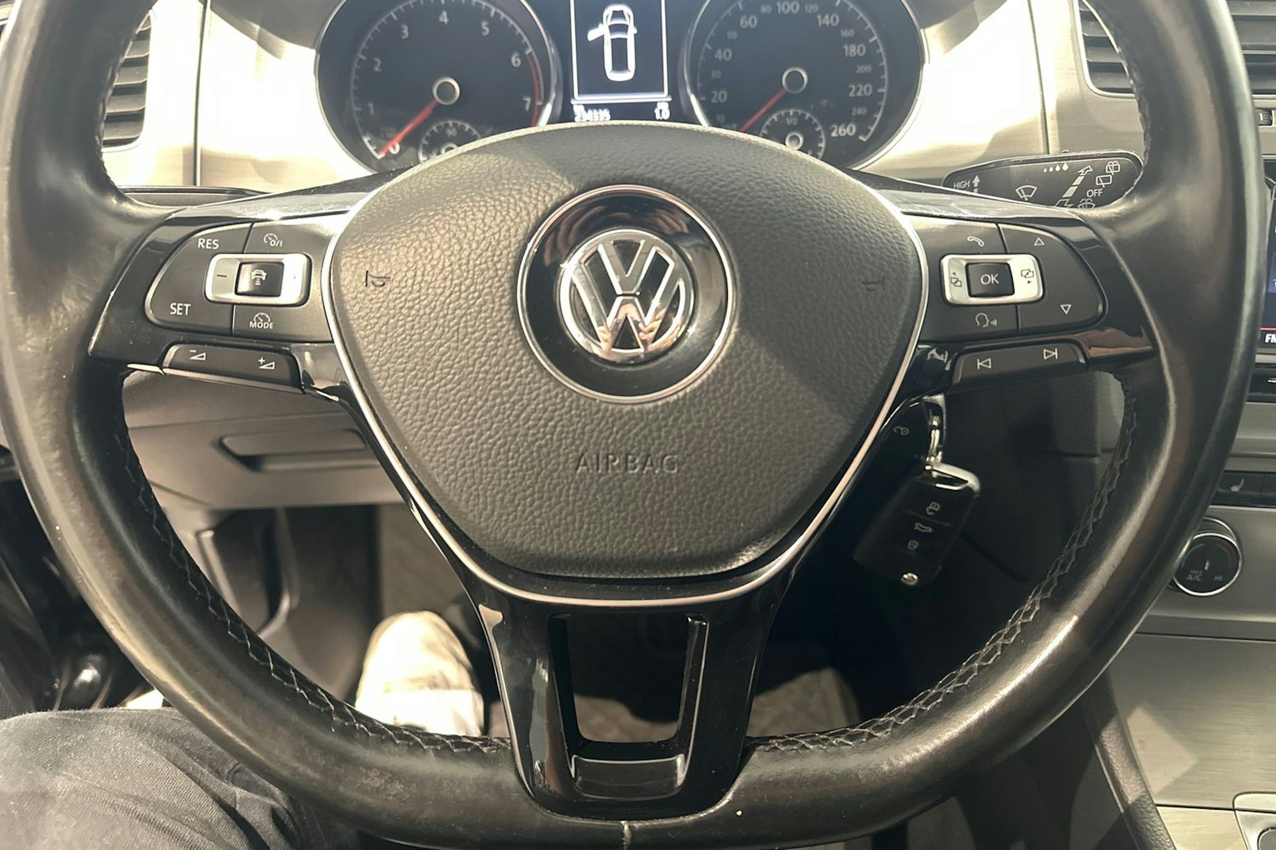 musta Volkswagen Golf 2014 kuva 12.