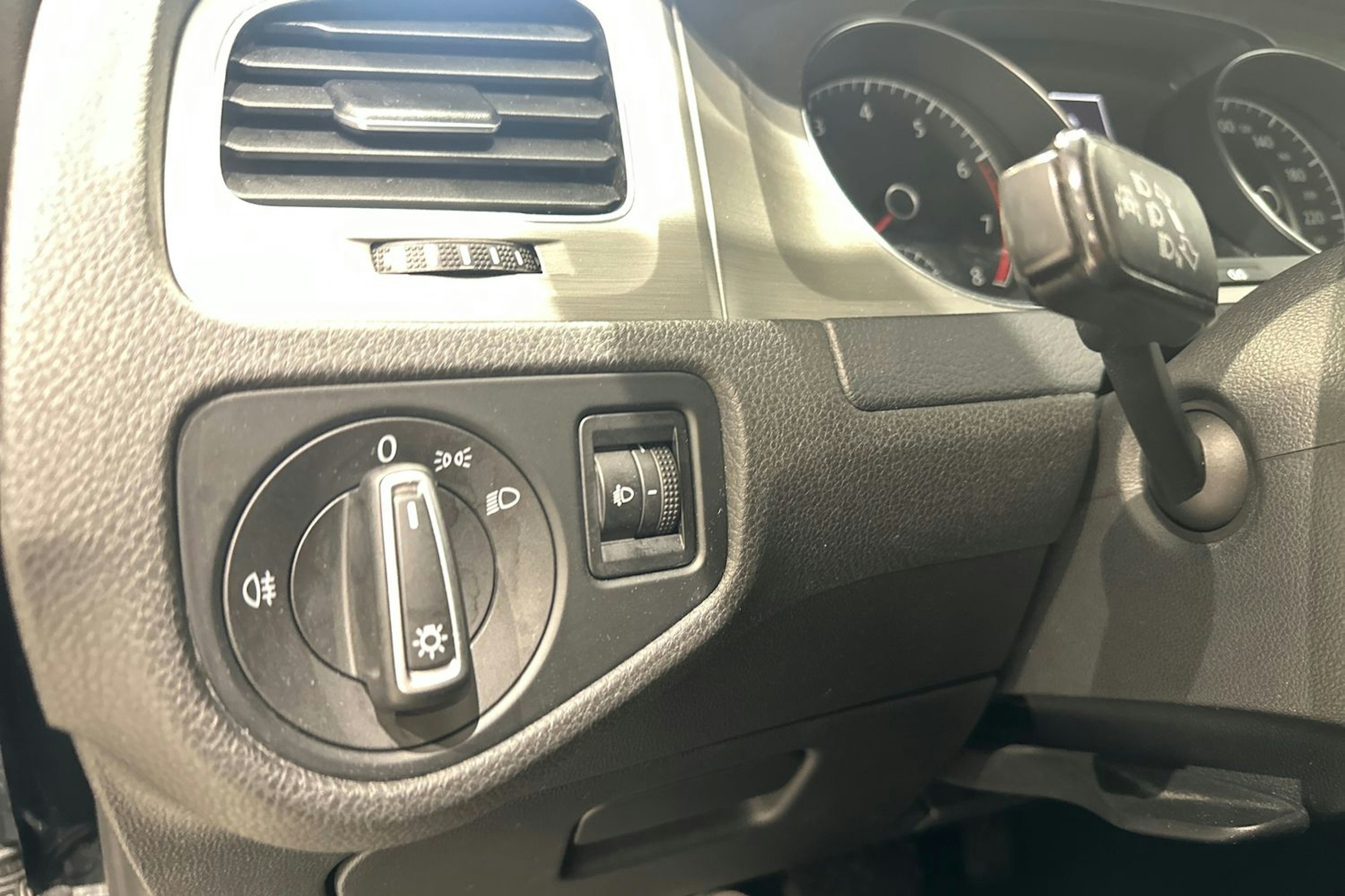 musta Volkswagen Golf 2014 kuva 15.