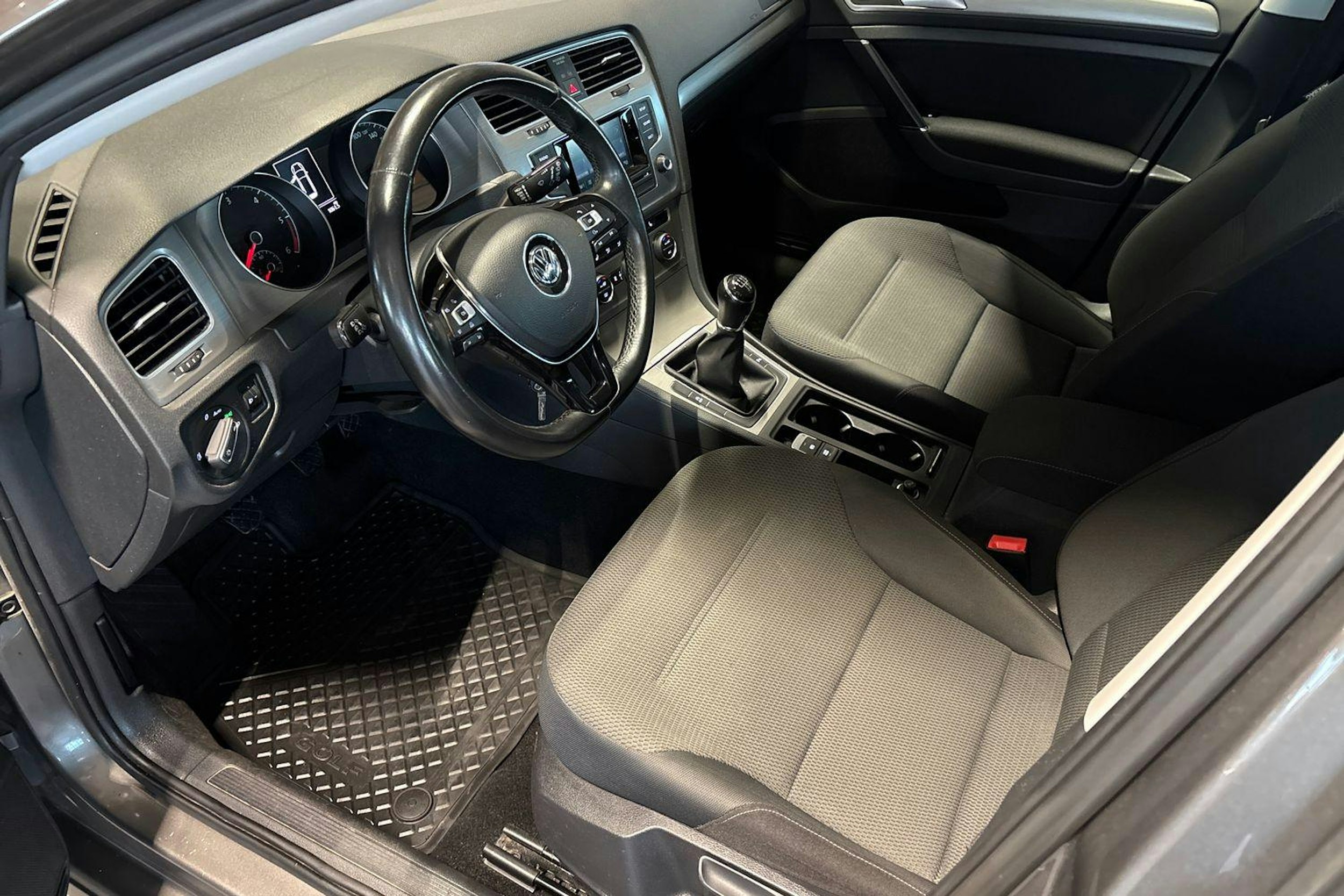 Harmaa Volkswagen GOLF 2014 kuva 6.