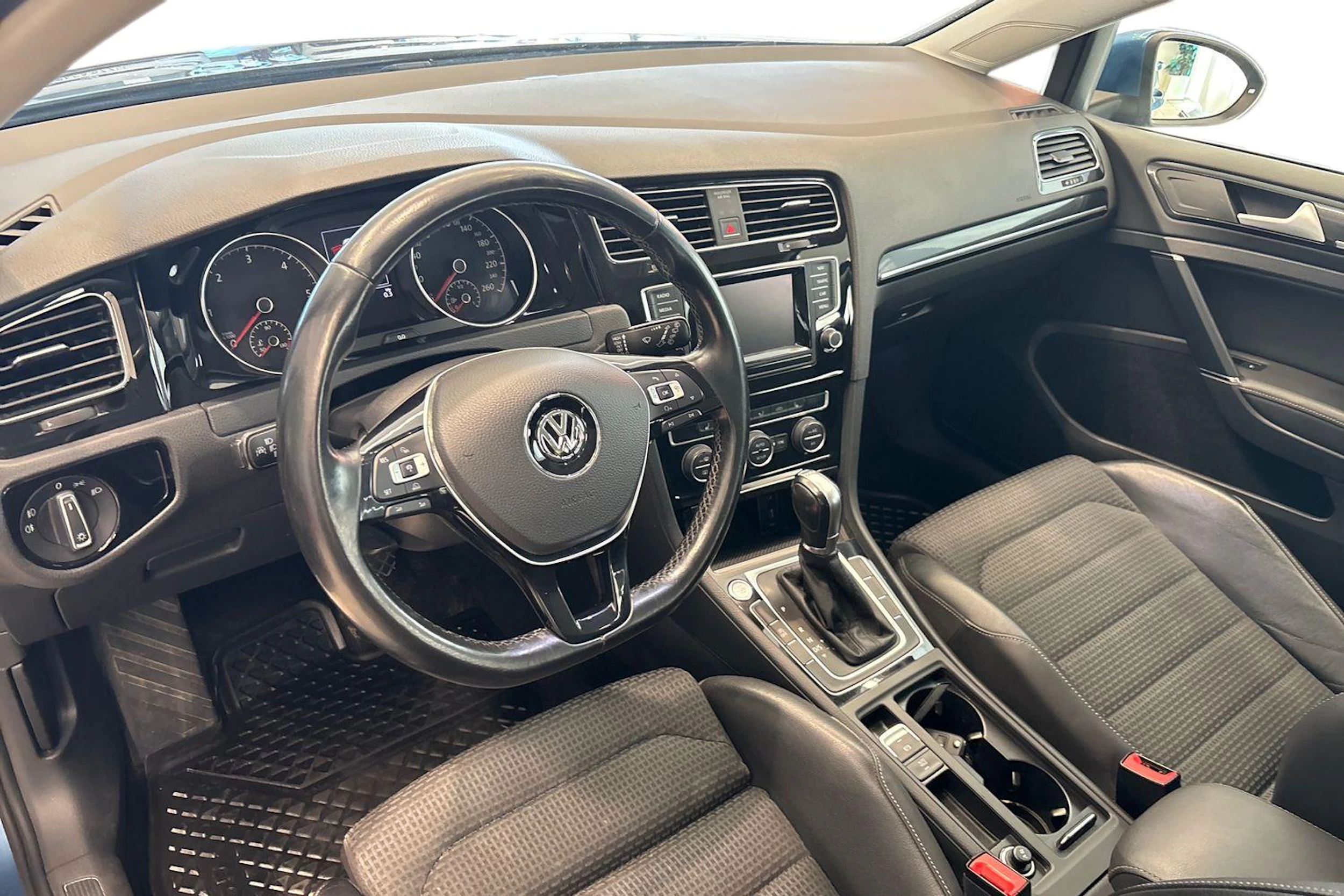 Sininen Volkswagen GOLF 2014 kuva 8.