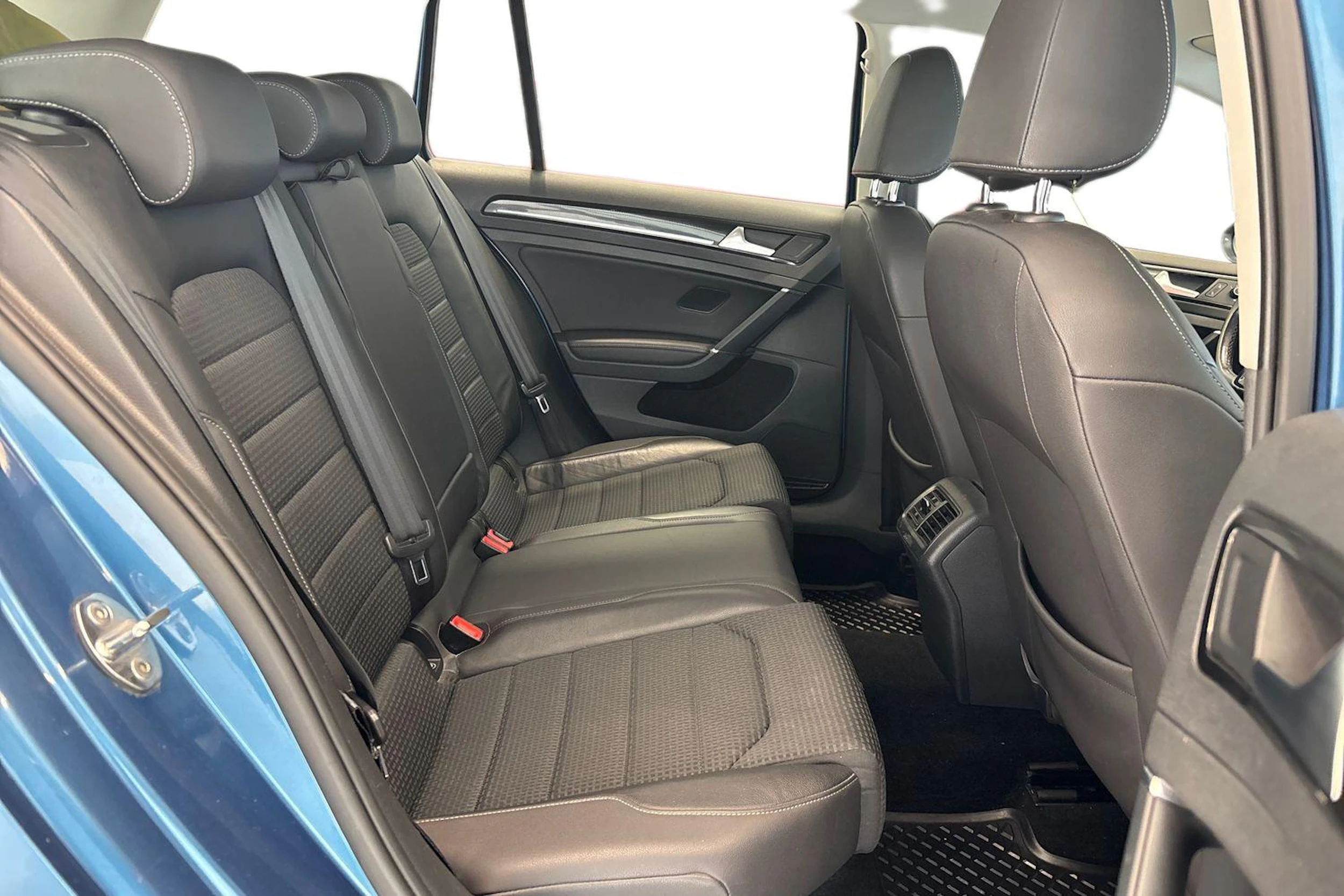 Sininen Volkswagen GOLF 2014 kuva 12.