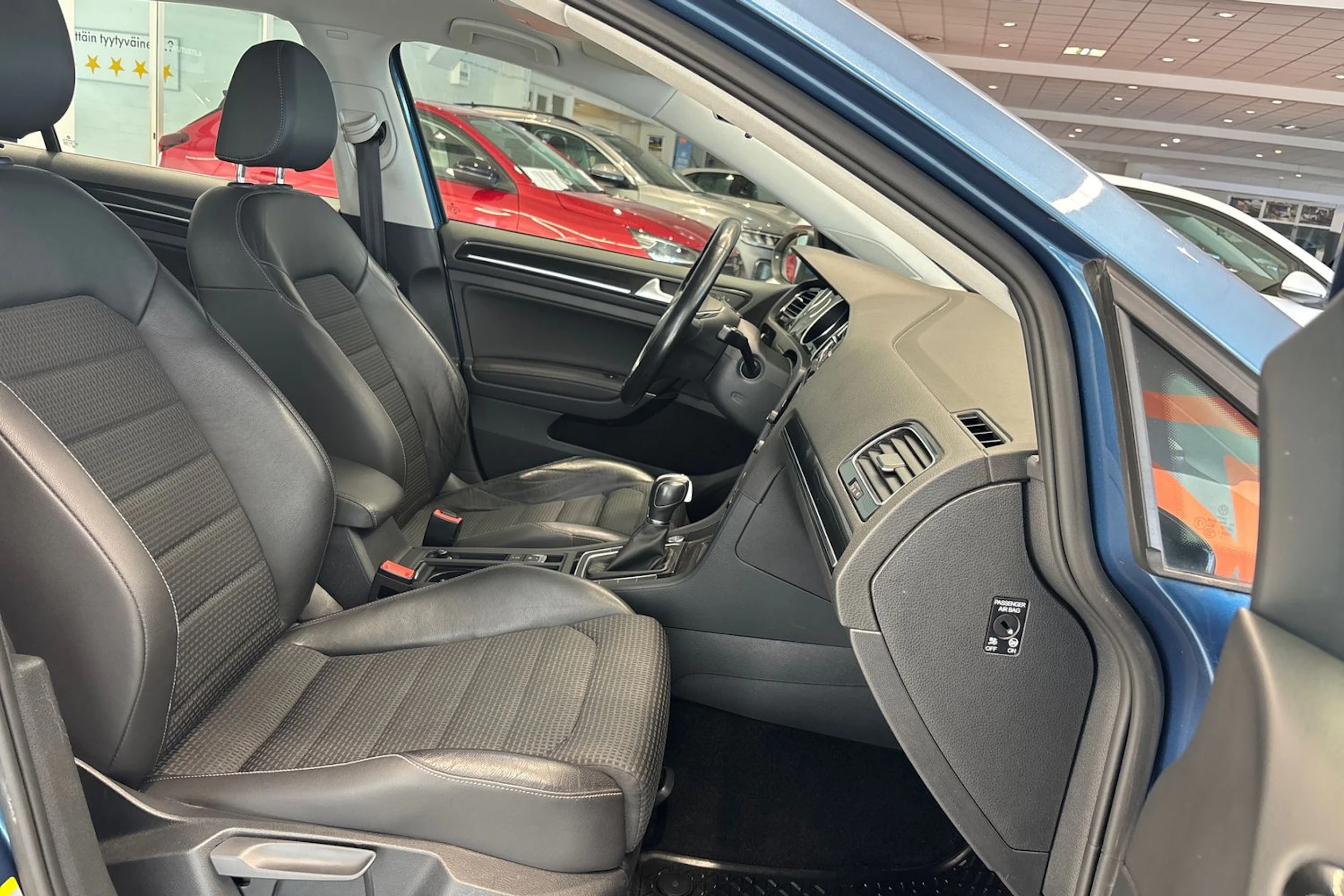 Sininen Volkswagen GOLF 2014 kuva 13.
