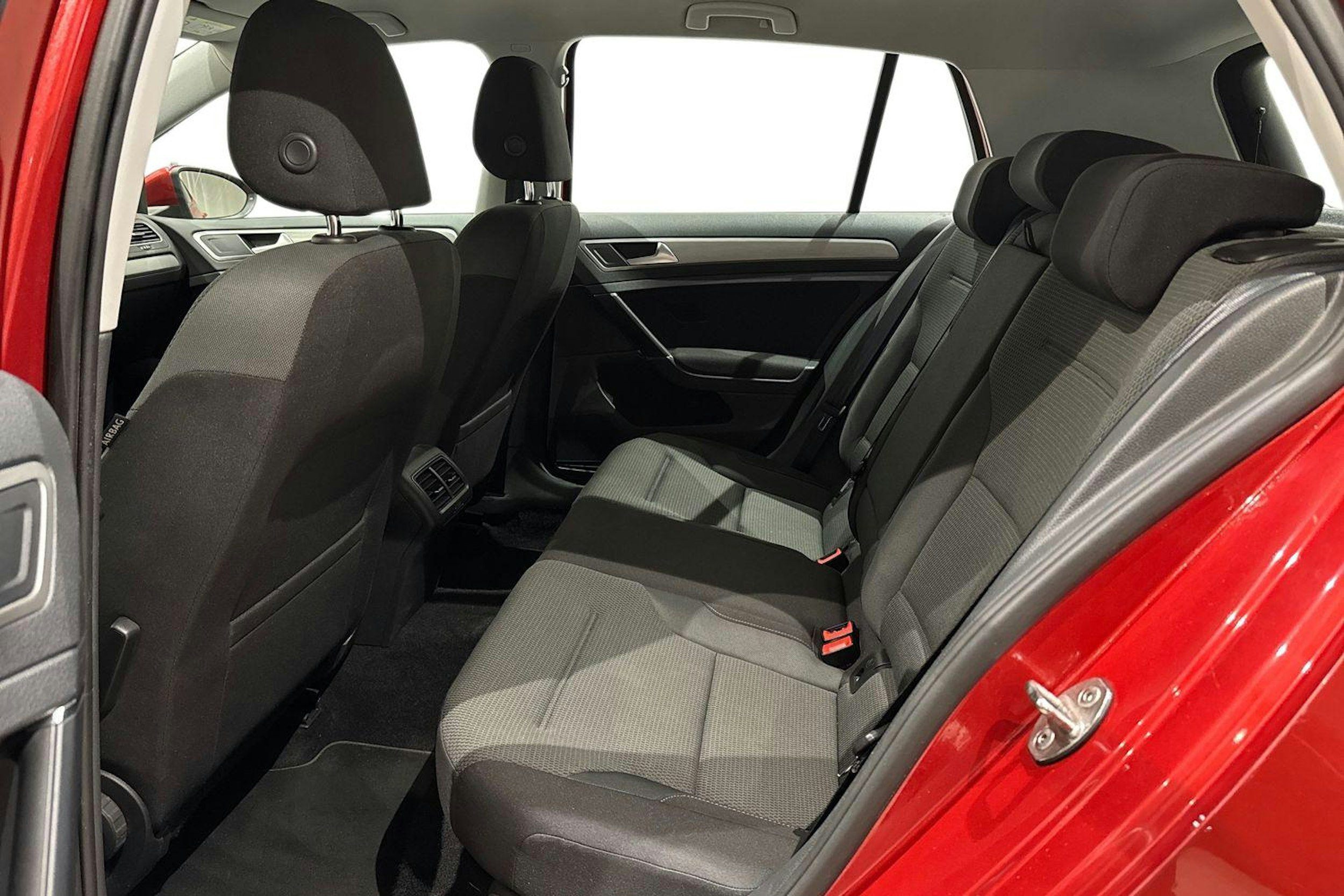 punainen Volkswagen Golf 2015 kuva 10.