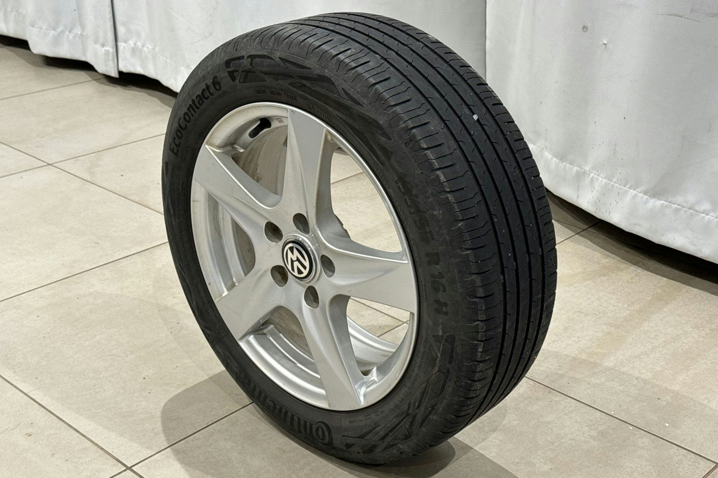 punainen Volkswagen Golf 2015 kuva 14.