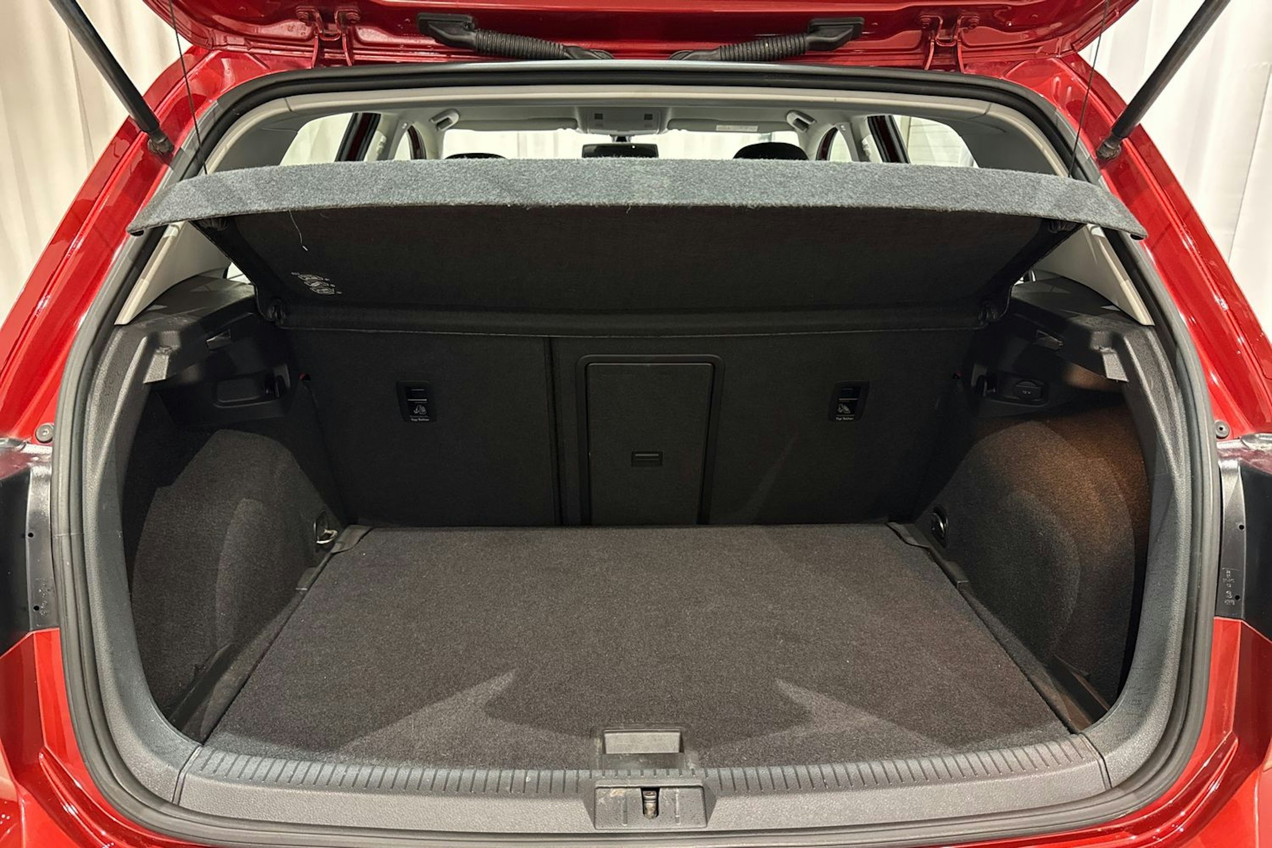 punainen Volkswagen Golf 2015 kuva 15.