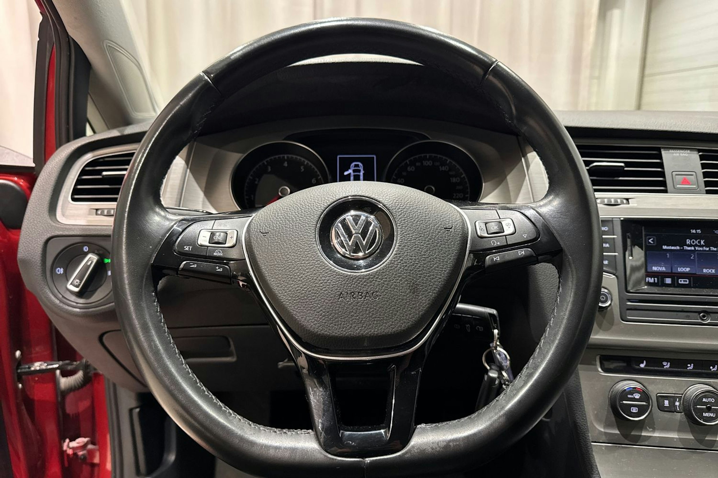 punainen Volkswagen Golf 2015 kuva 16.