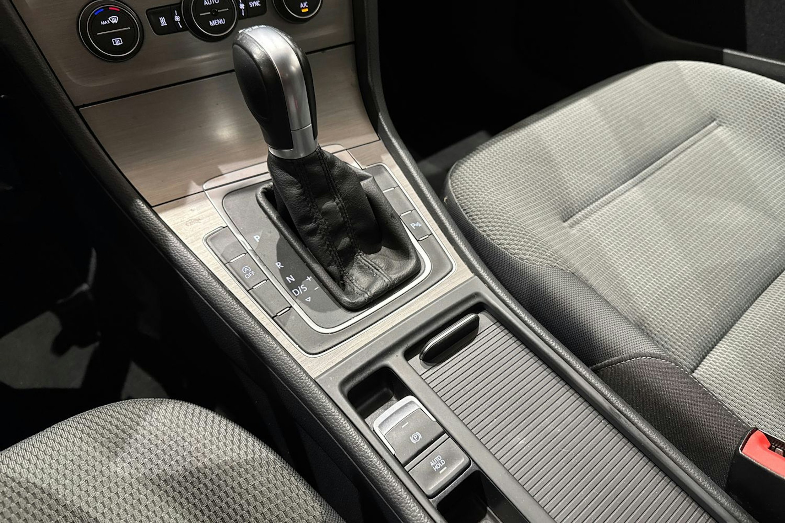 punainen Volkswagen Golf 2015 kuva 22.