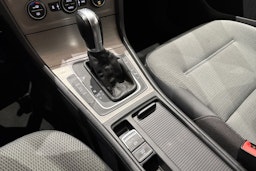 punainen Volkswagen Golf 2015 kuva 22.