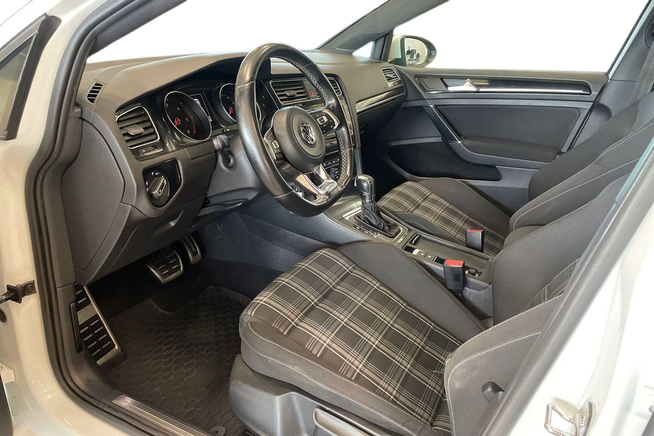 valkoinen Volkswagen Golf 2014 kuva 7.