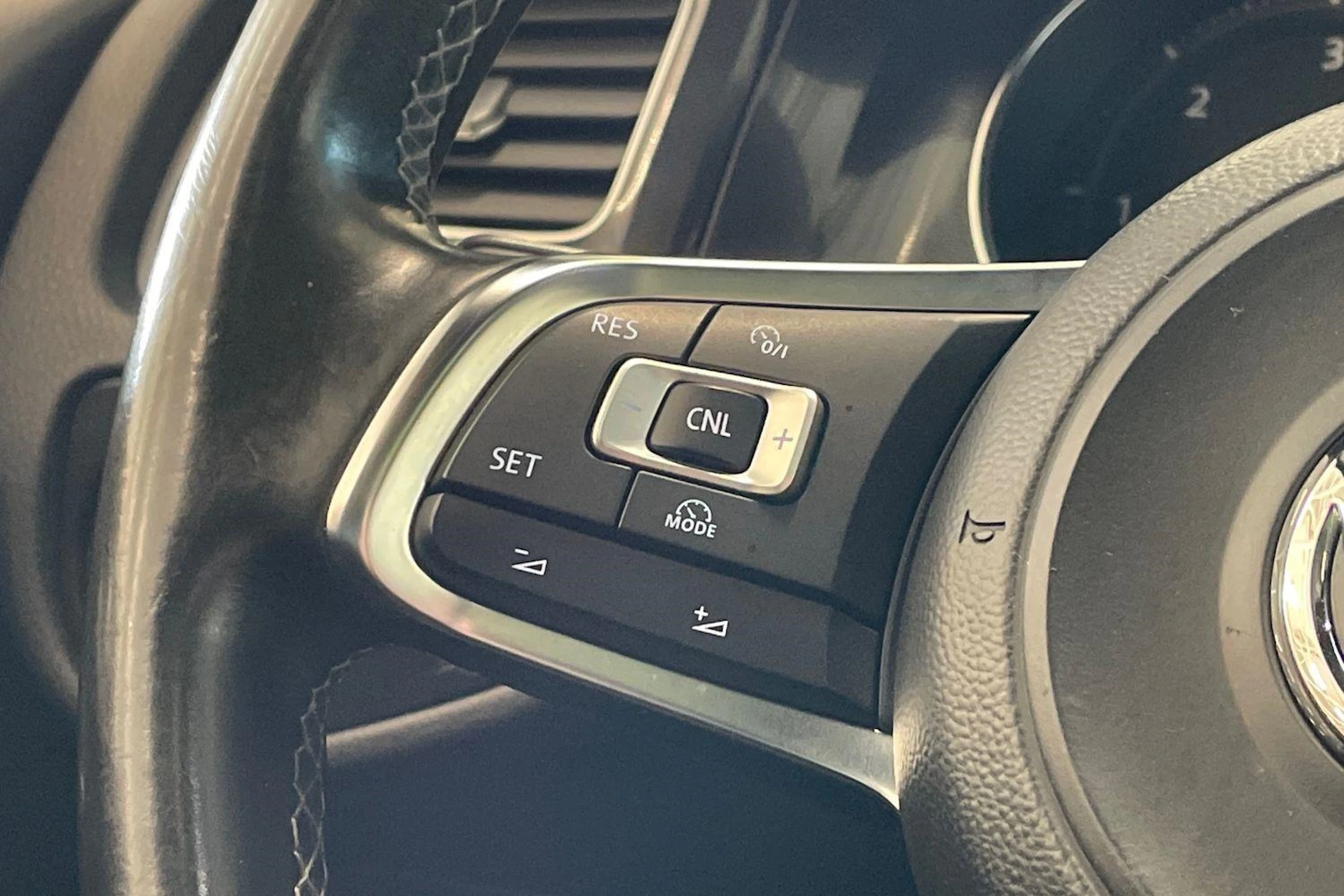 valkoinen Volkswagen Golf 2014 kuva 14.