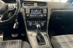 valkoinen Volkswagen Golf 2014 kuva 17.