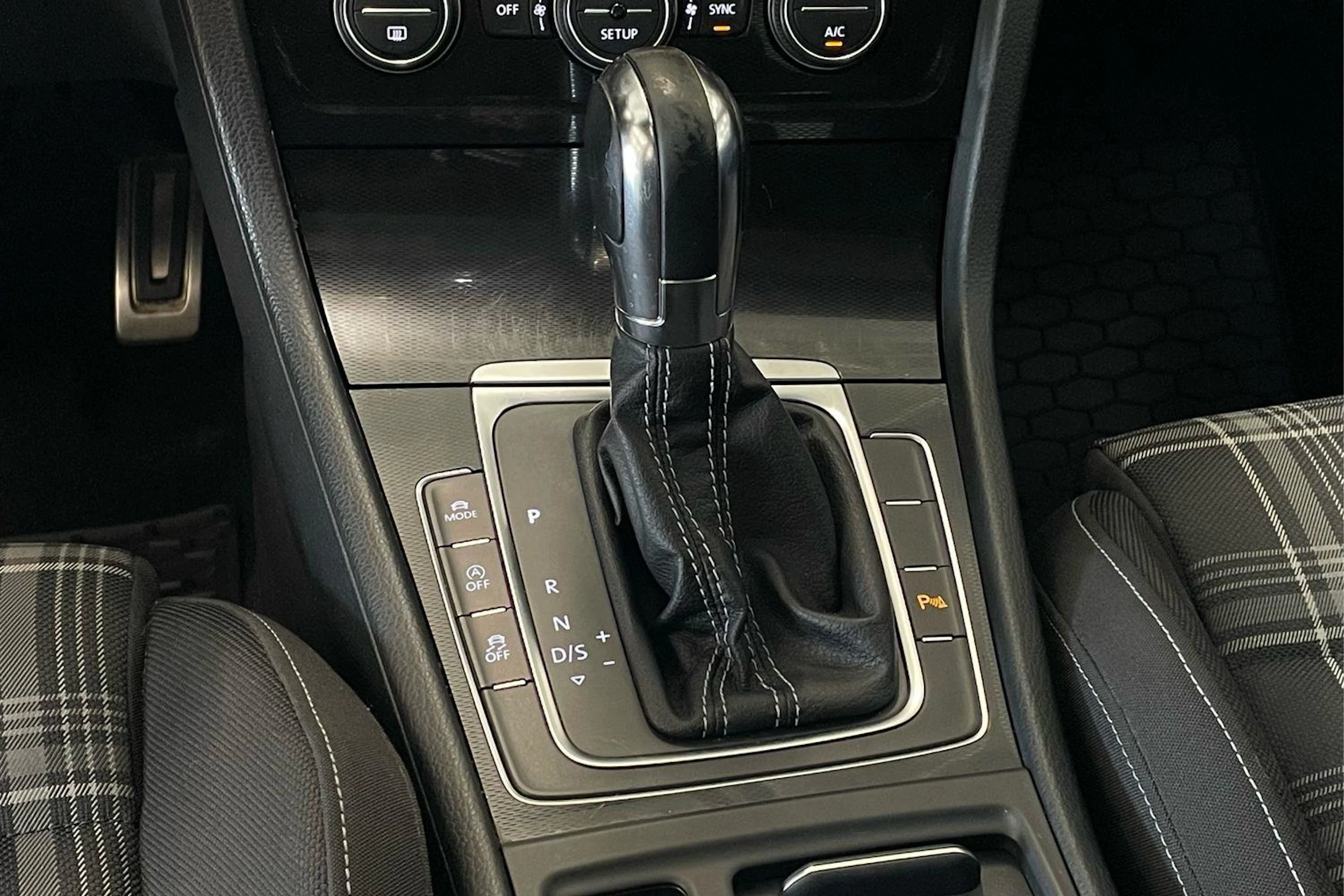 valkoinen Volkswagen Golf 2014 kuva 20.