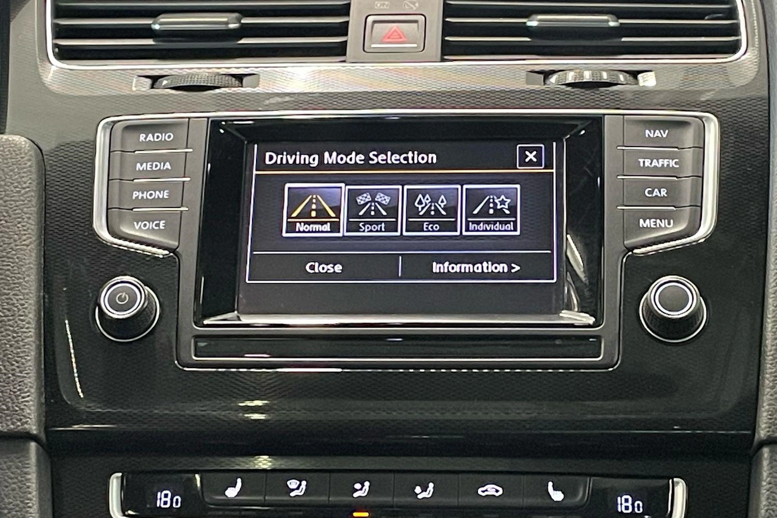 valkoinen Volkswagen Golf 2014 kuva 21.
