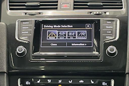 valkoinen Volkswagen Golf 2014 kuva 21.