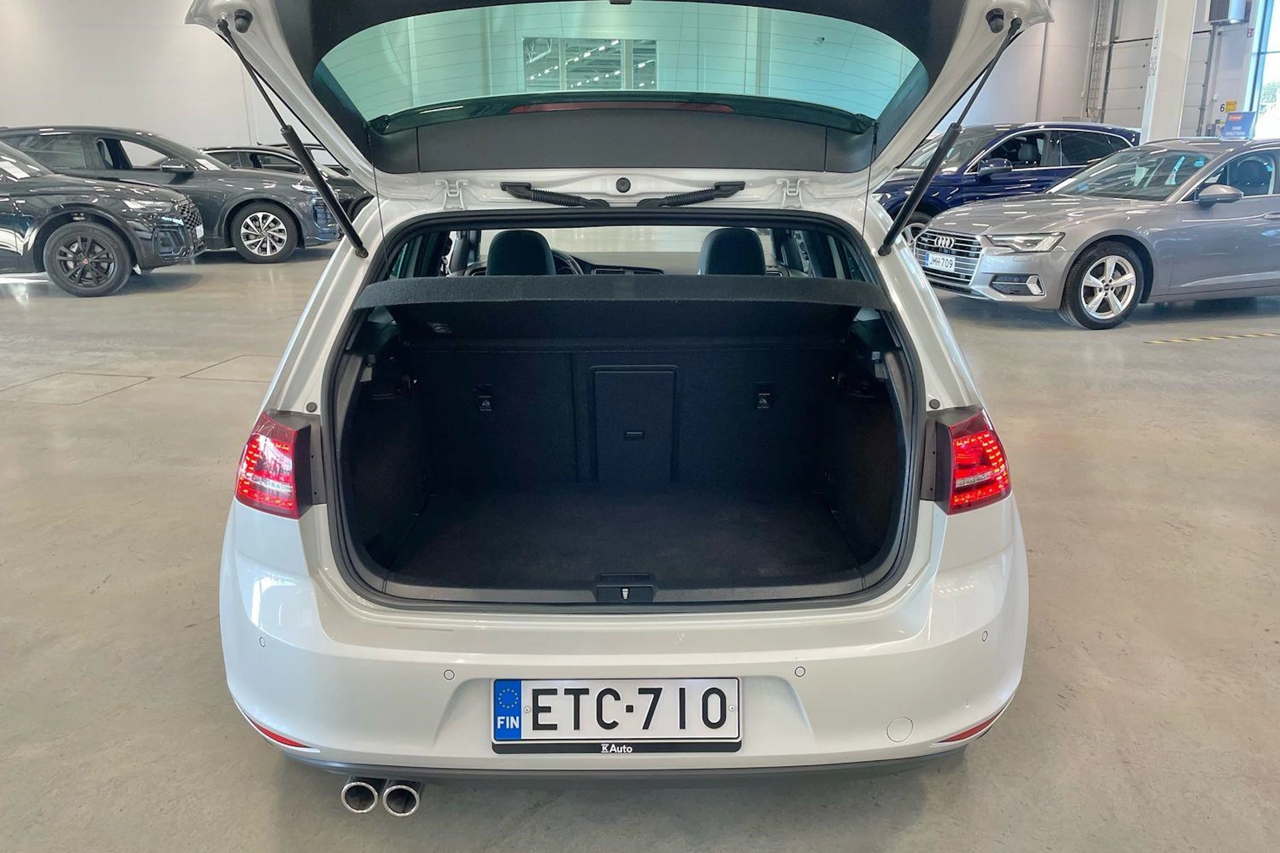 valkoinen Volkswagen Golf 2014 kuva 27.