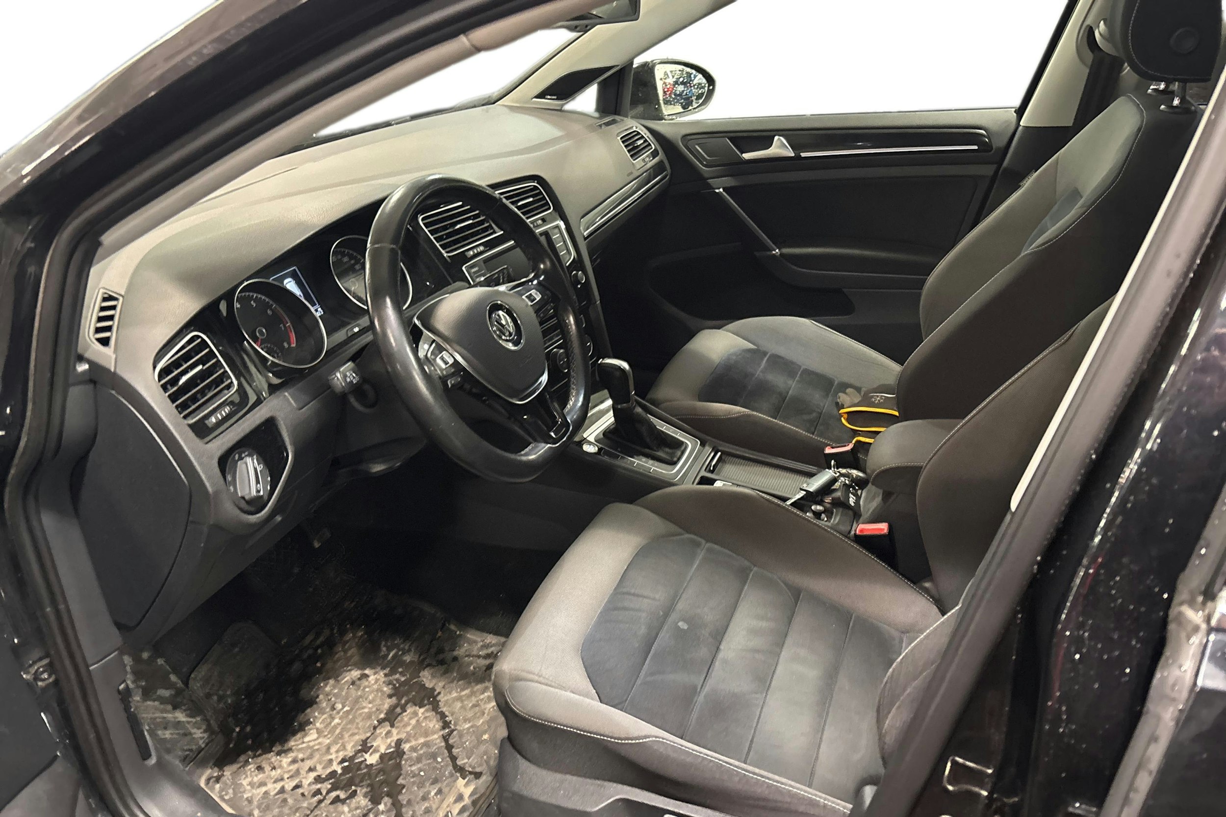 musta Volkswagen Golf 2014 kuva 3.