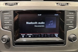 sininen Volkswagen Golf 2014 kuva 22.