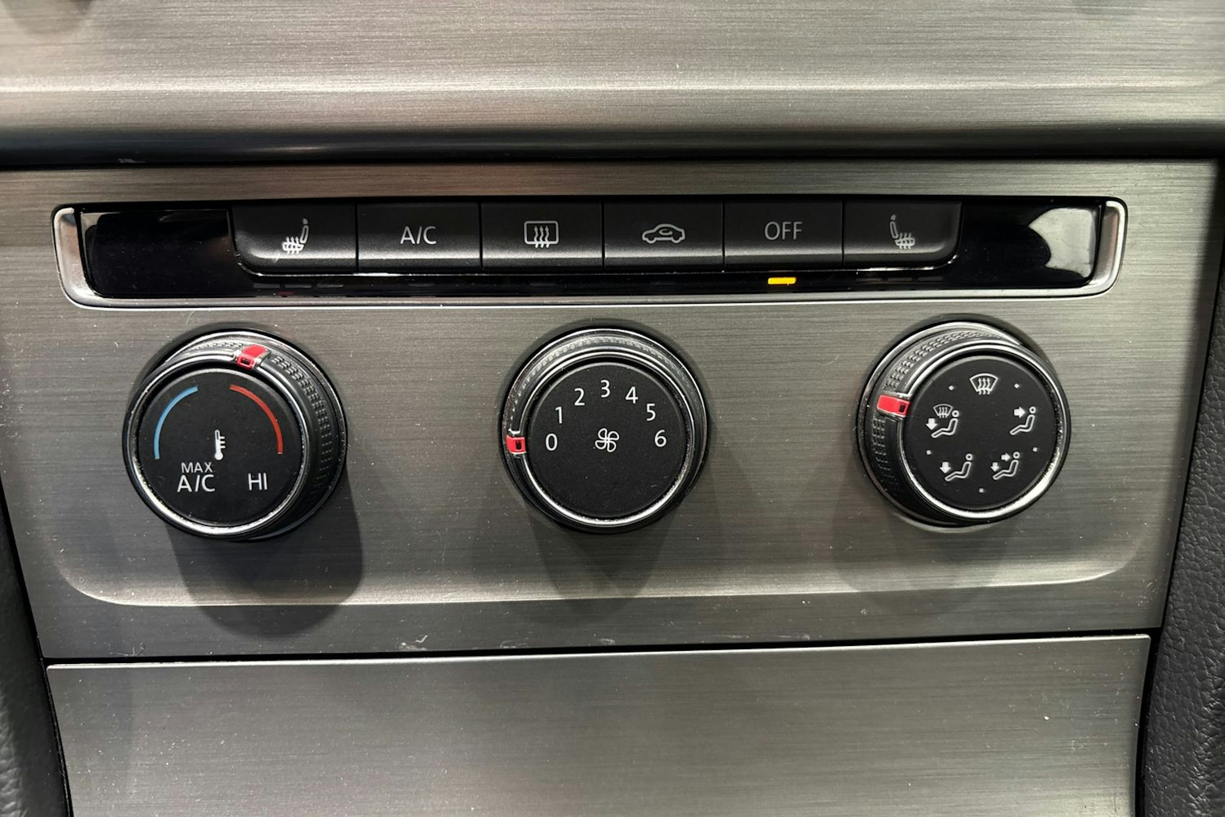 sininen Volkswagen Golf 2014 kuva 24.