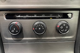 sininen Volkswagen Golf 2014 kuva 24.