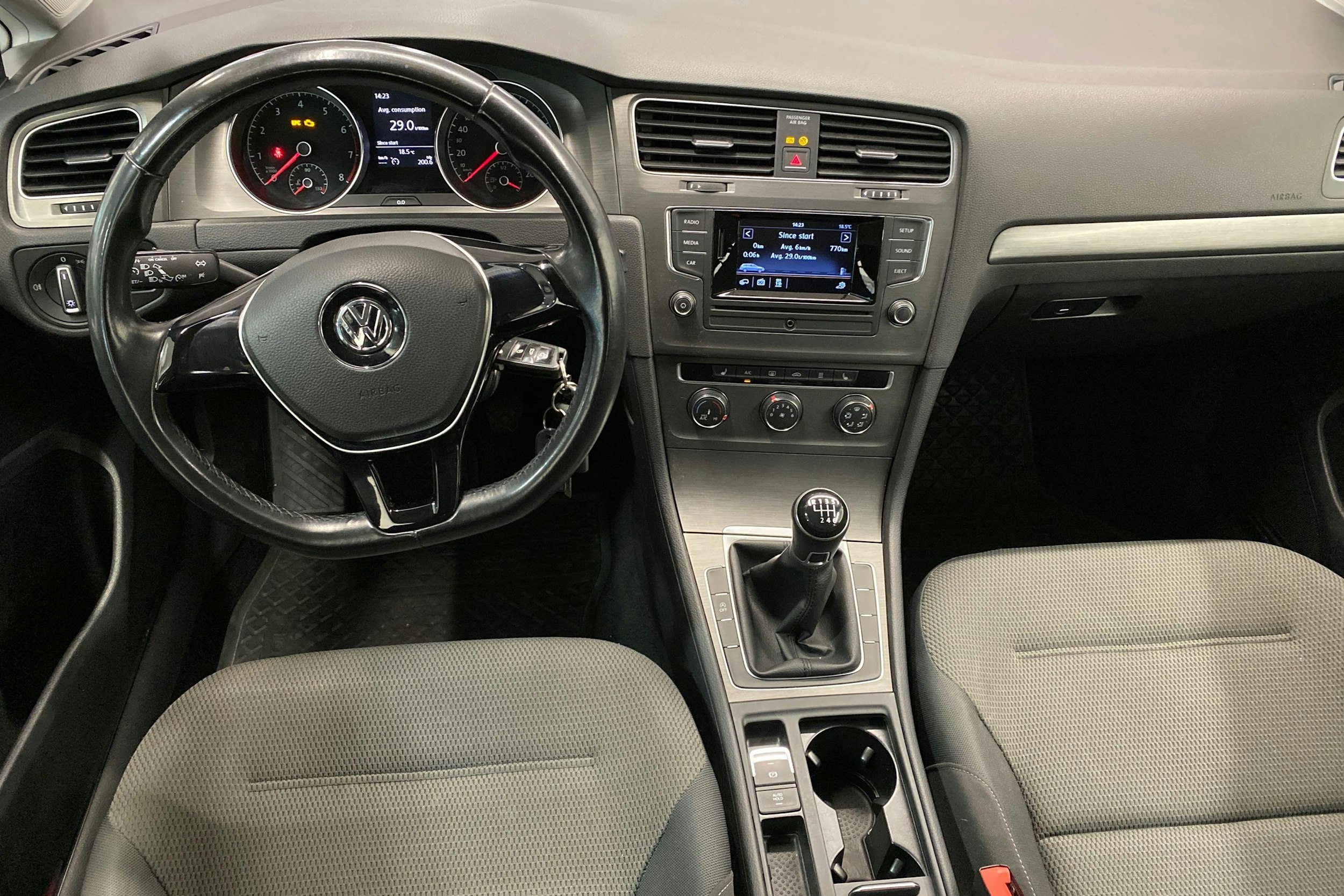 harmaa Volkswagen Golf 2014 kuva 9.