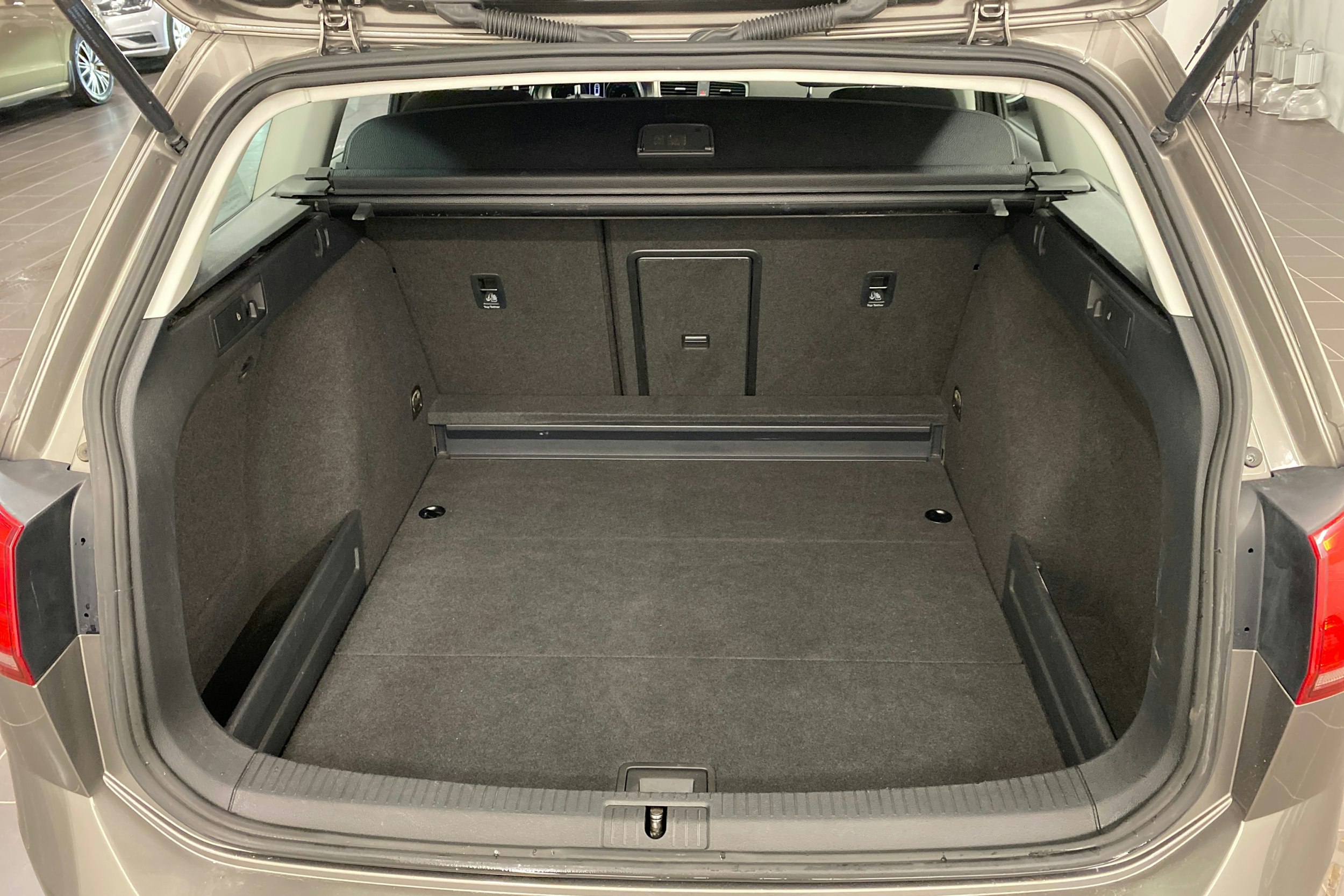 harmaa Volkswagen Golf 2014 kuva 27.