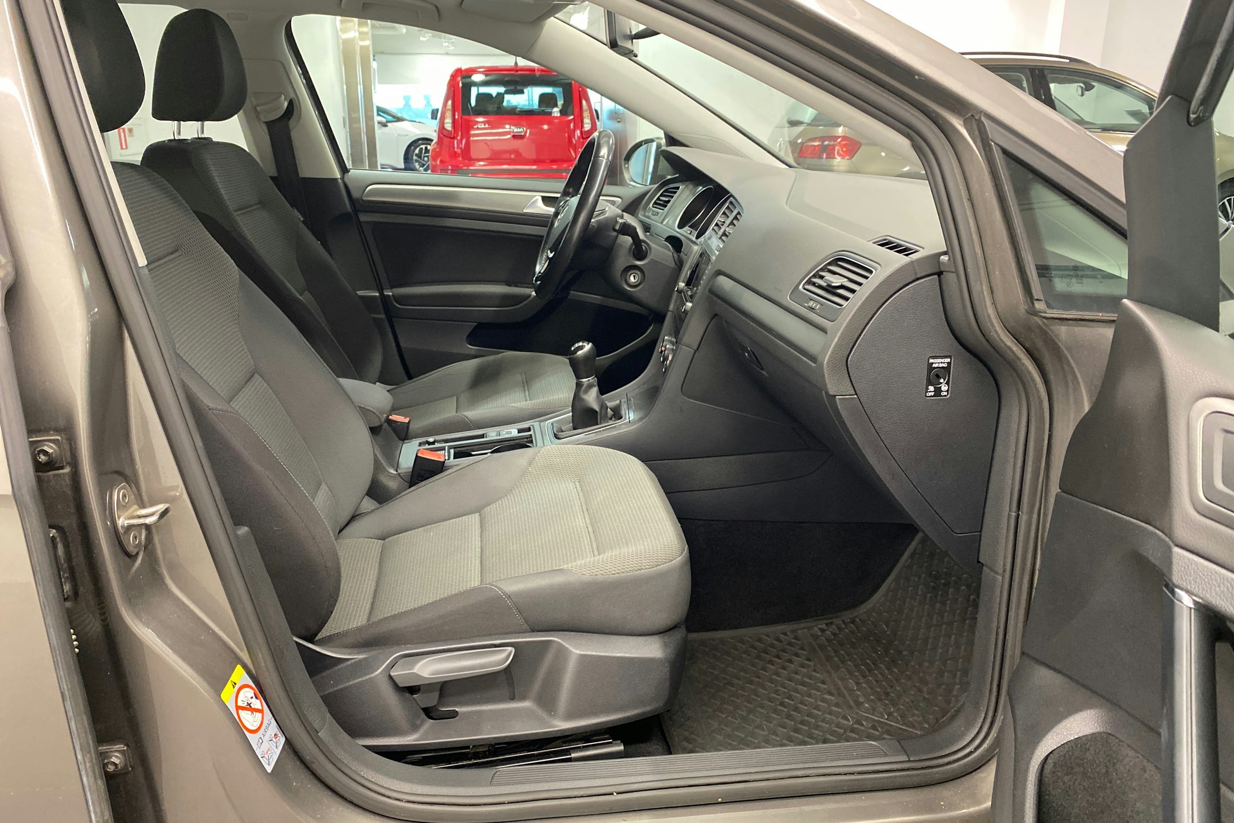 harmaa Volkswagen Golf 2014 kuva 29.