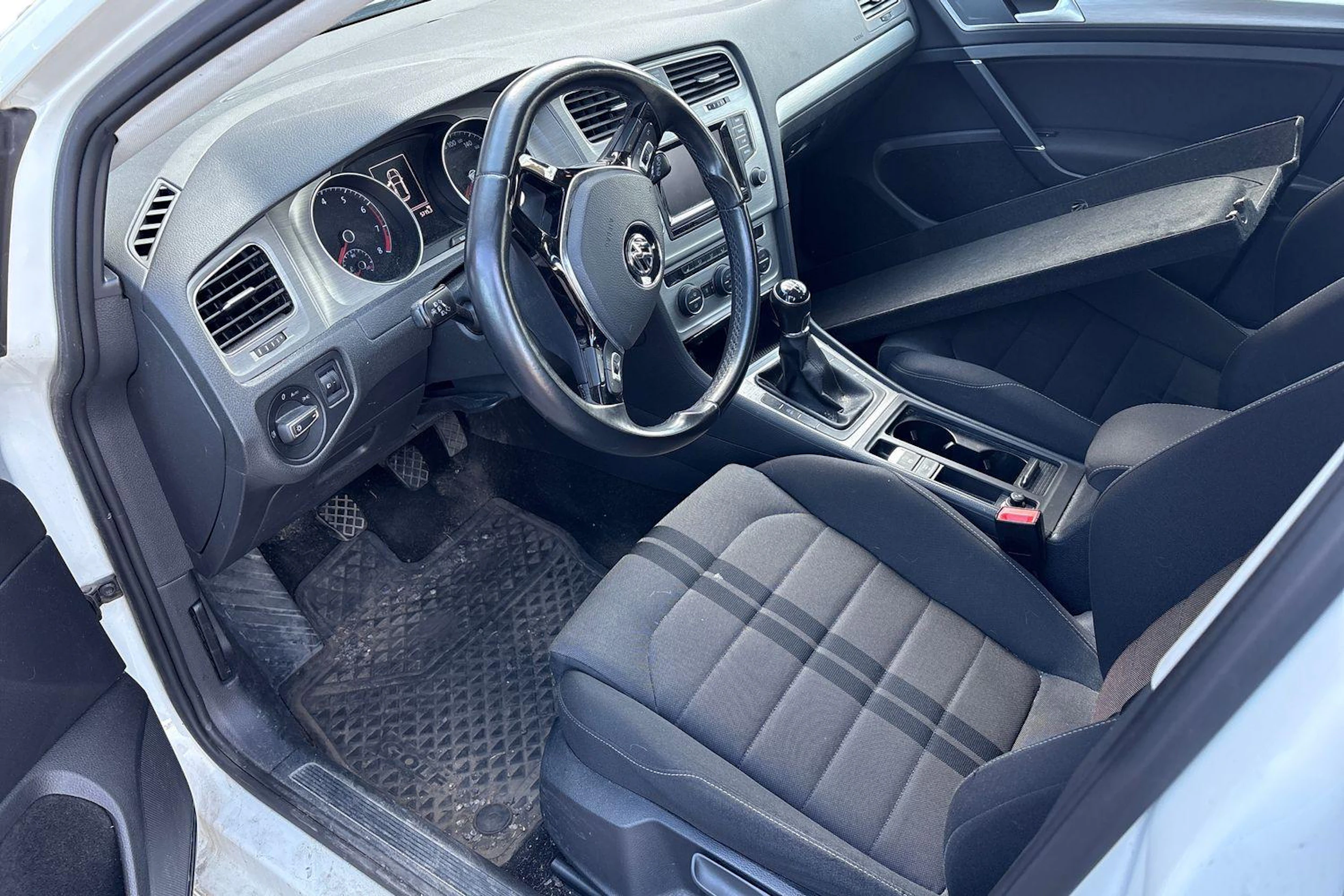 valkoinen Volkswagen Golf 2014 kuva 3.