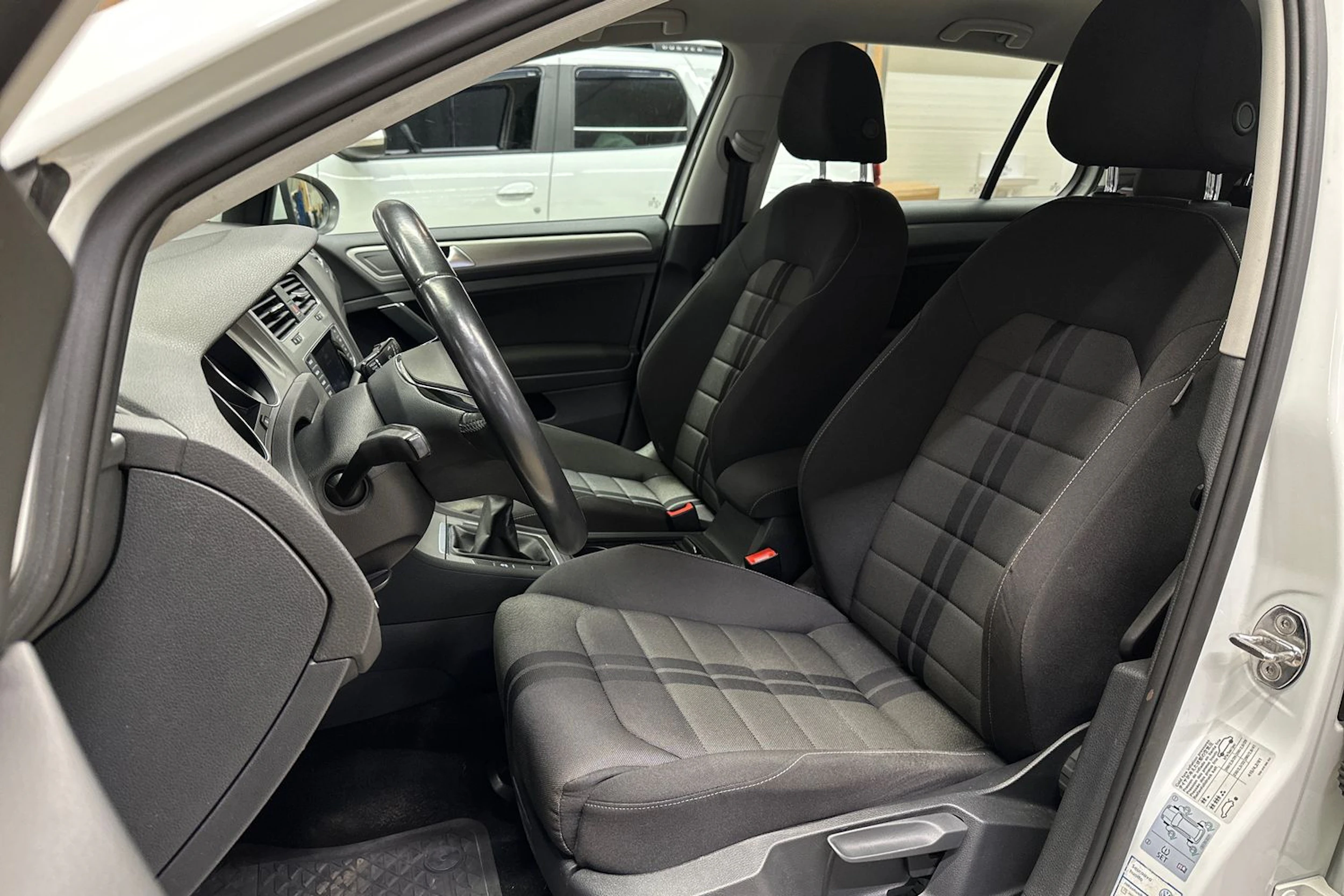 valkoinen Volkswagen Golf 2014 kuva 15.