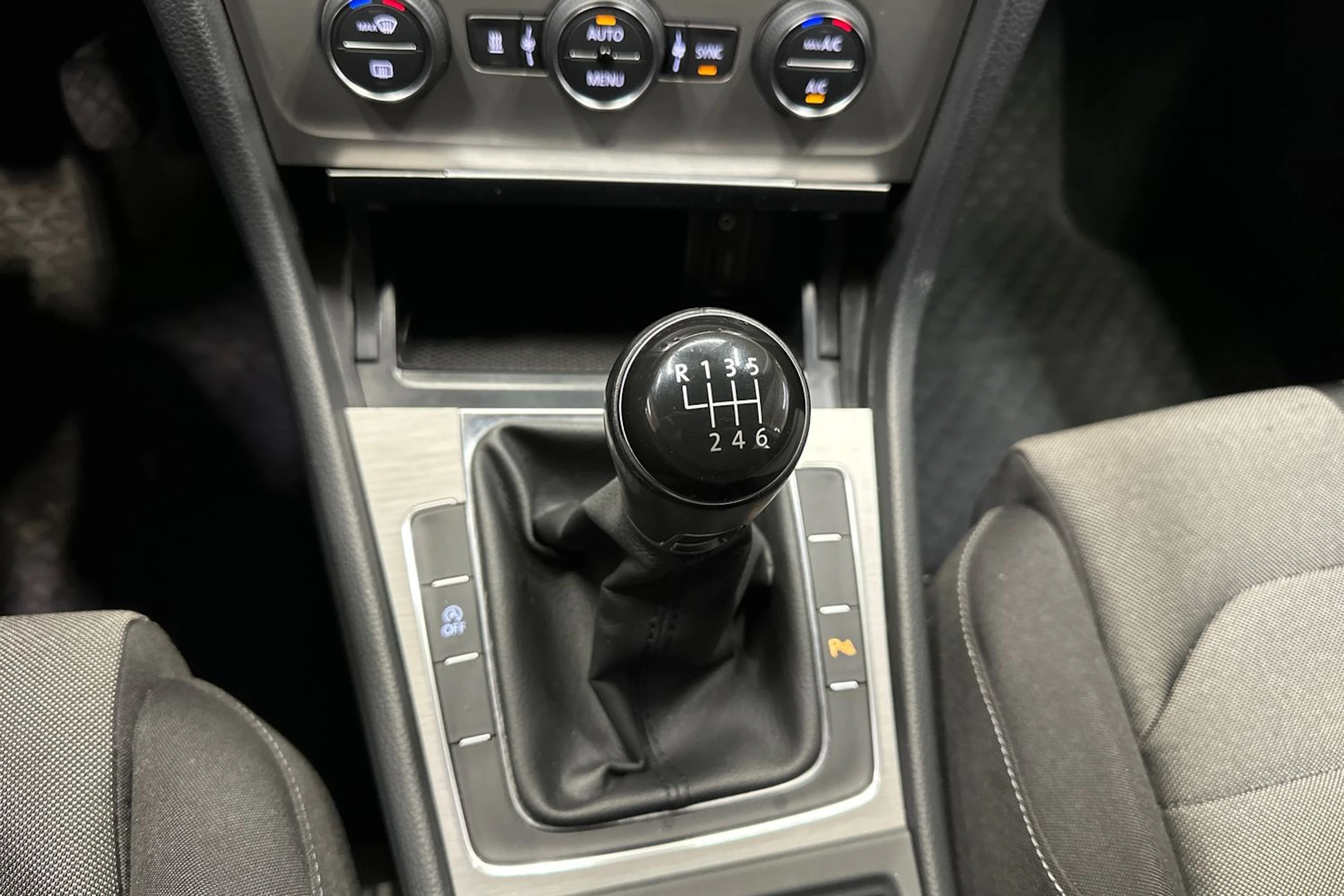 valkoinen Volkswagen Golf 2014 kuva 21.