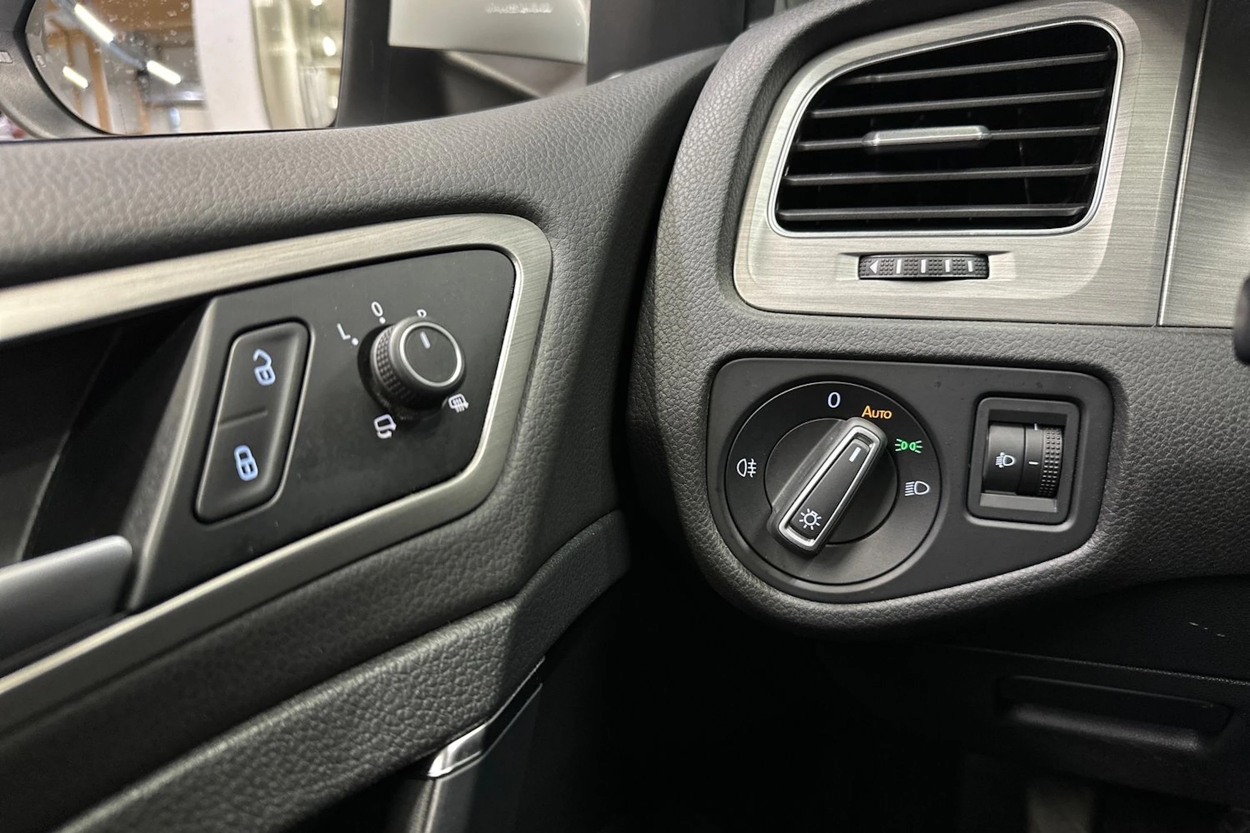 valkoinen Volkswagen Golf 2014 kuva 25.