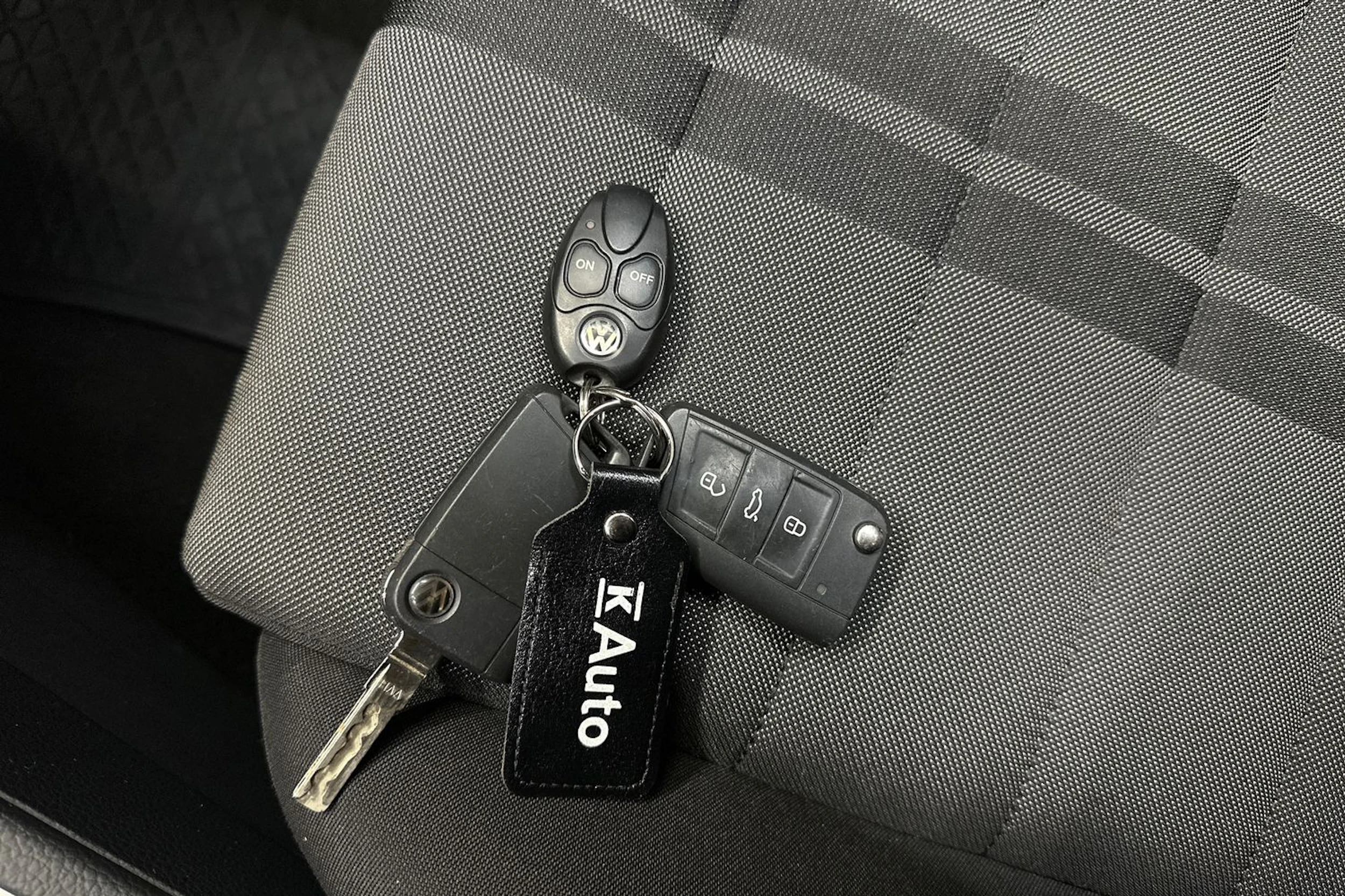 valkoinen Volkswagen Golf 2014 kuva 26.