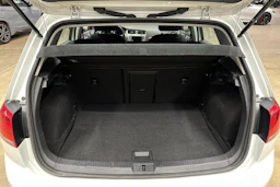 valkoinen Volkswagen Golf 2014 kuva 27.