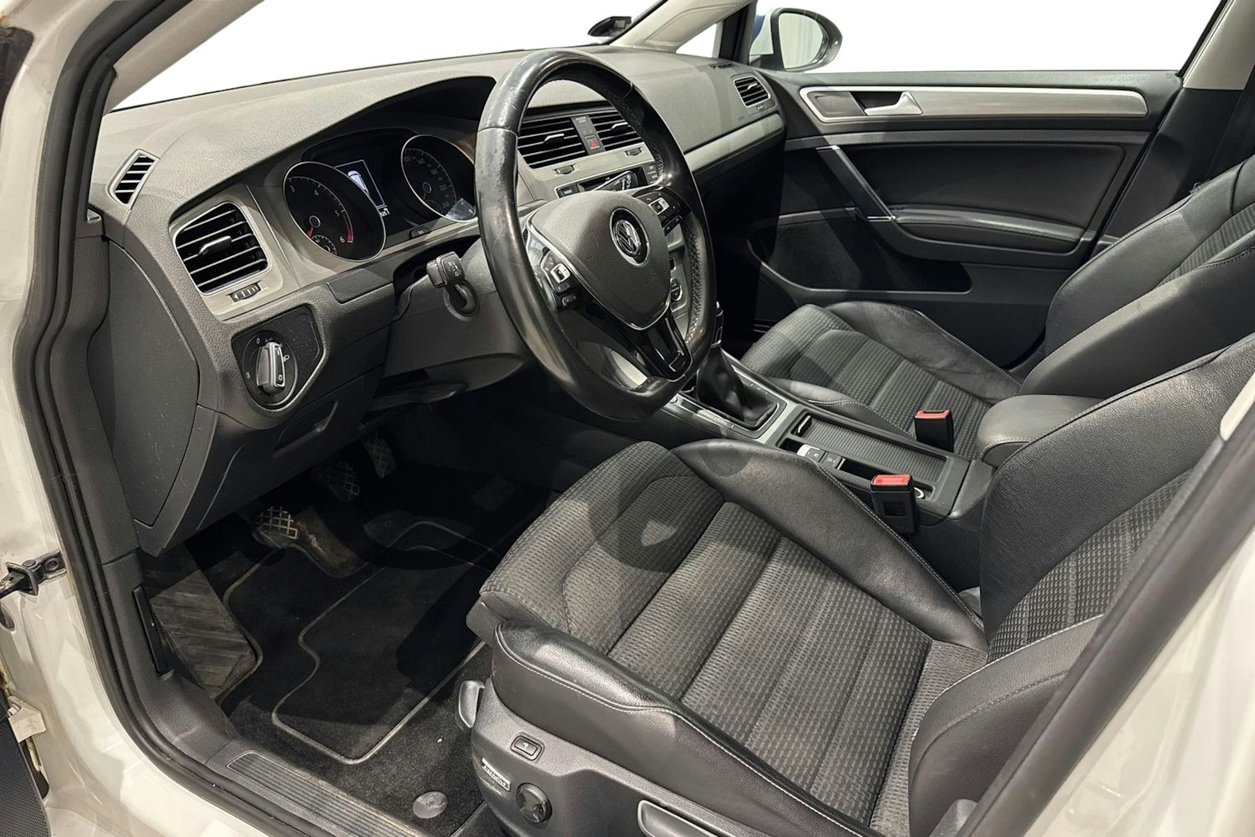 valkoinen Volkswagen Golf 2014 kuva 7.